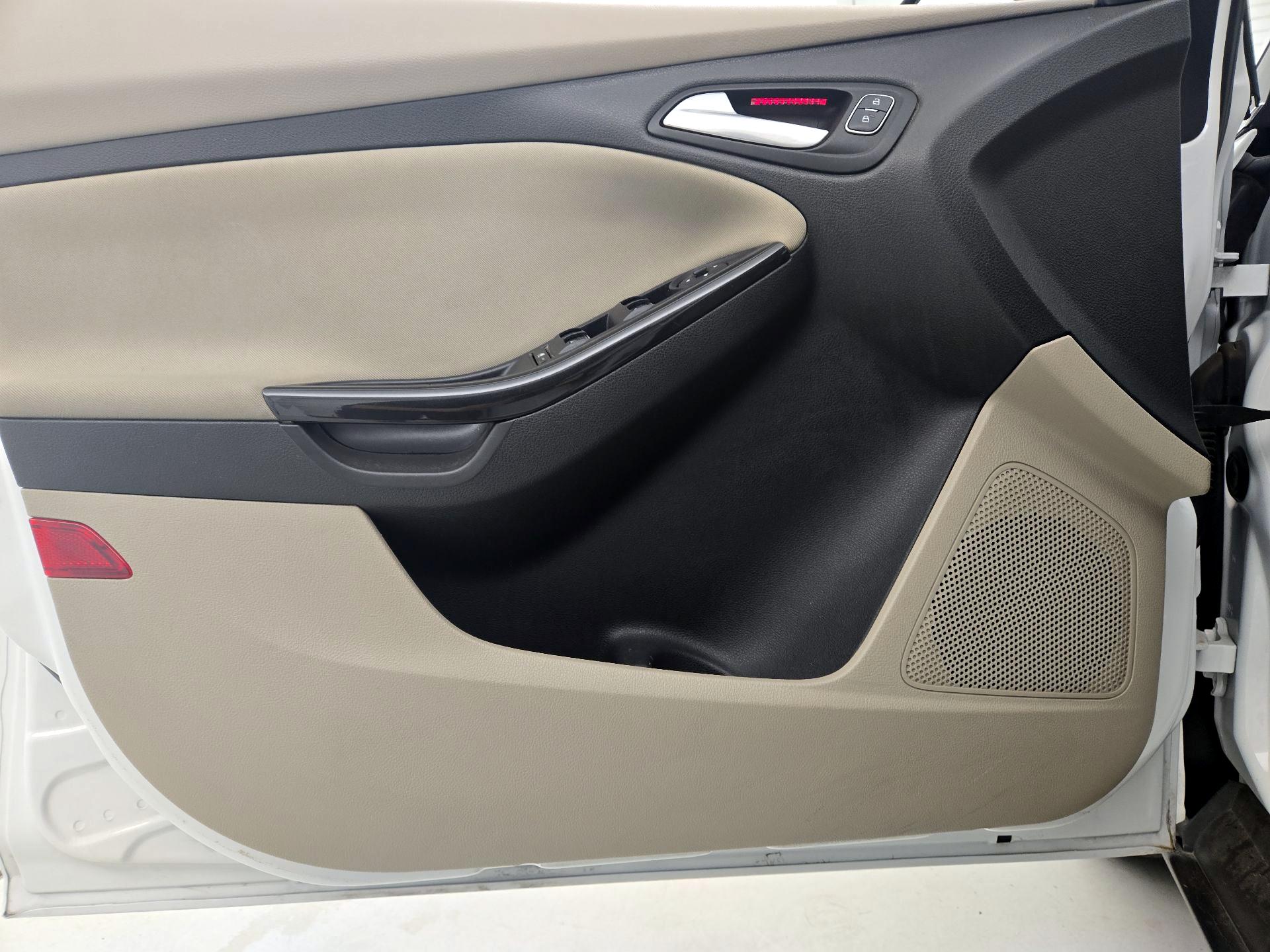 Thumbnail: 2017 Ford Focus - 12