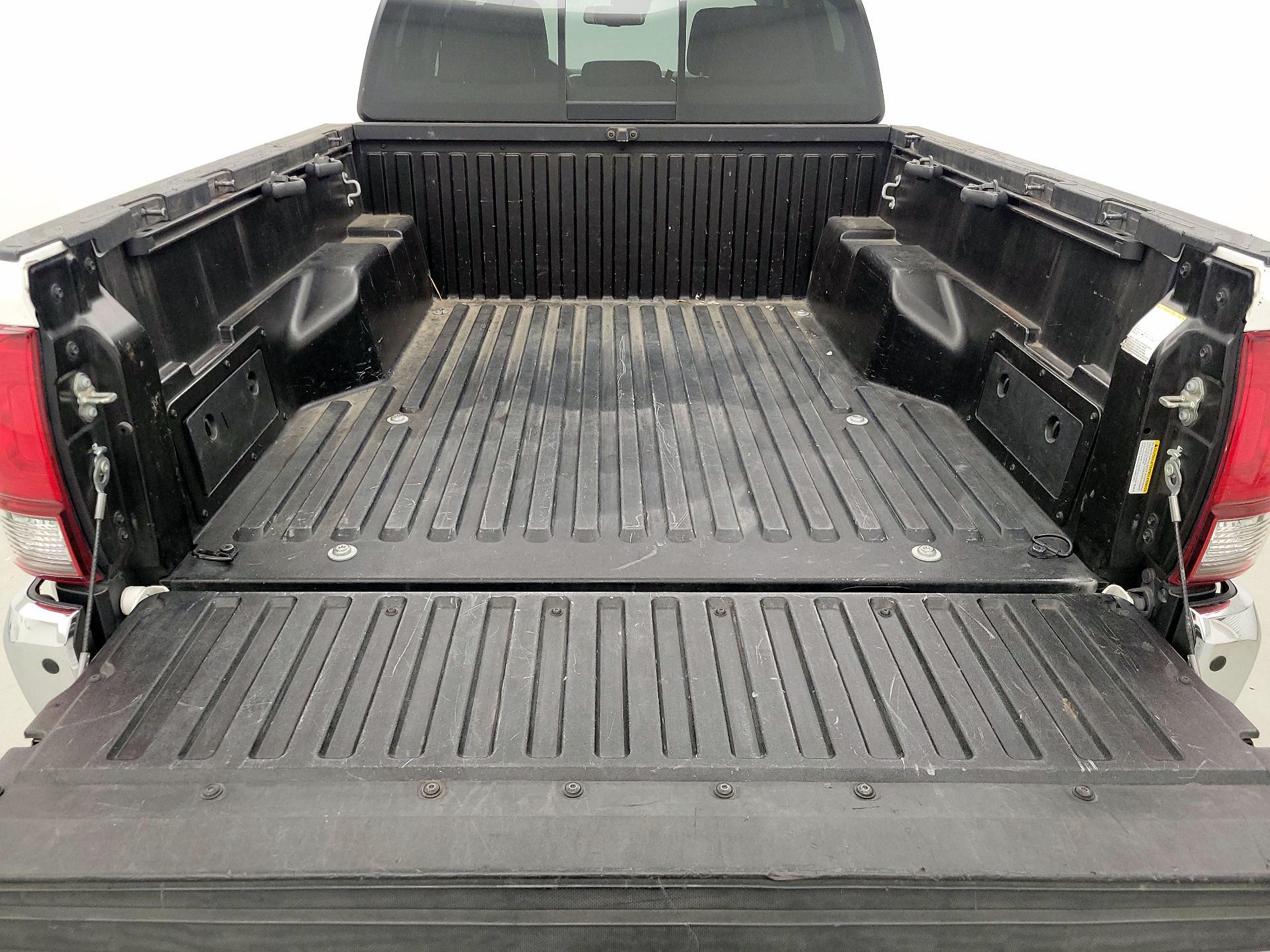 Thumbnail: 2018 Toyota Tacoma - 20