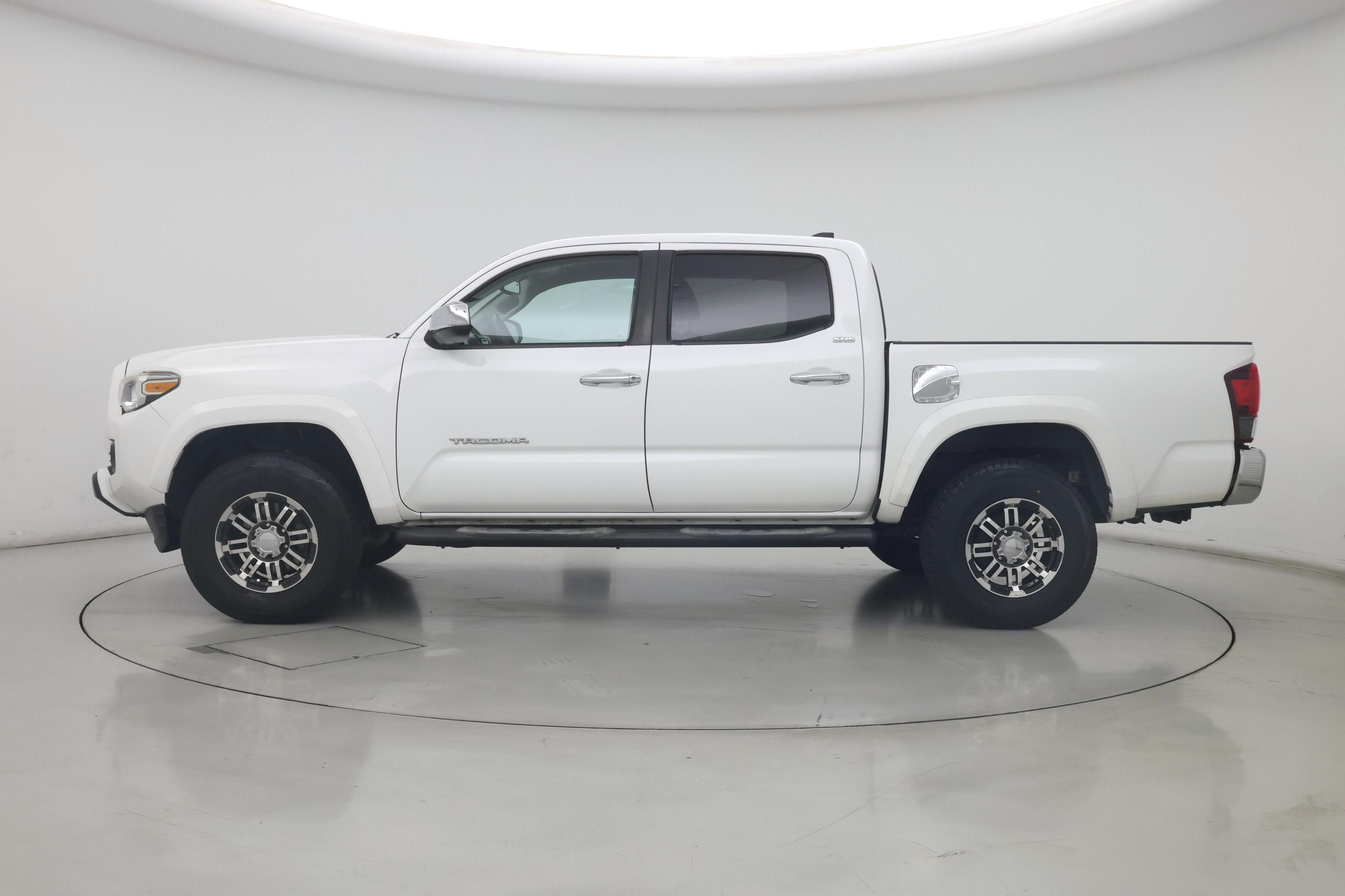 Thumbnail: 2018 Toyota Tacoma - 3