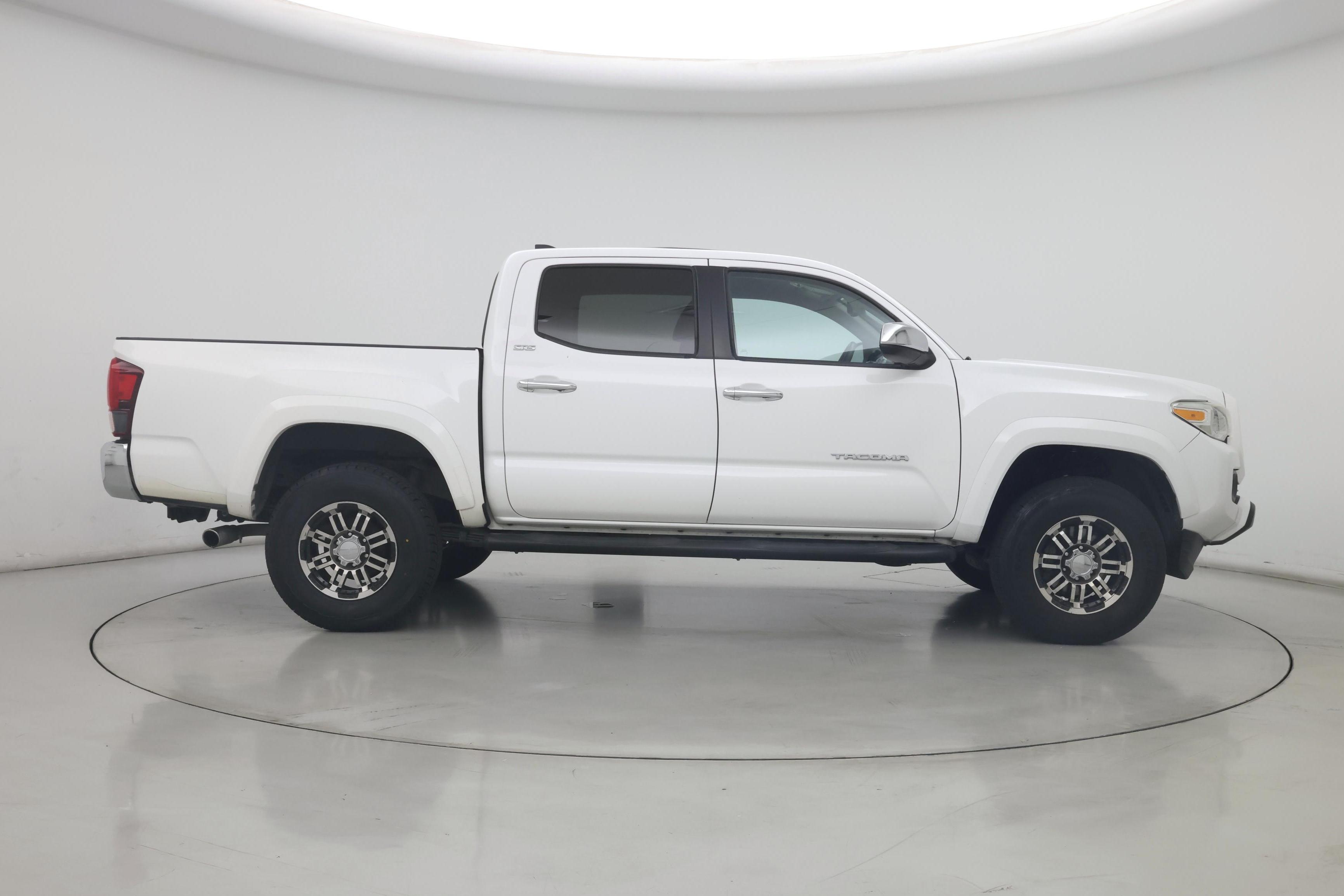 Thumbnail: 2018 Toyota Tacoma - 7