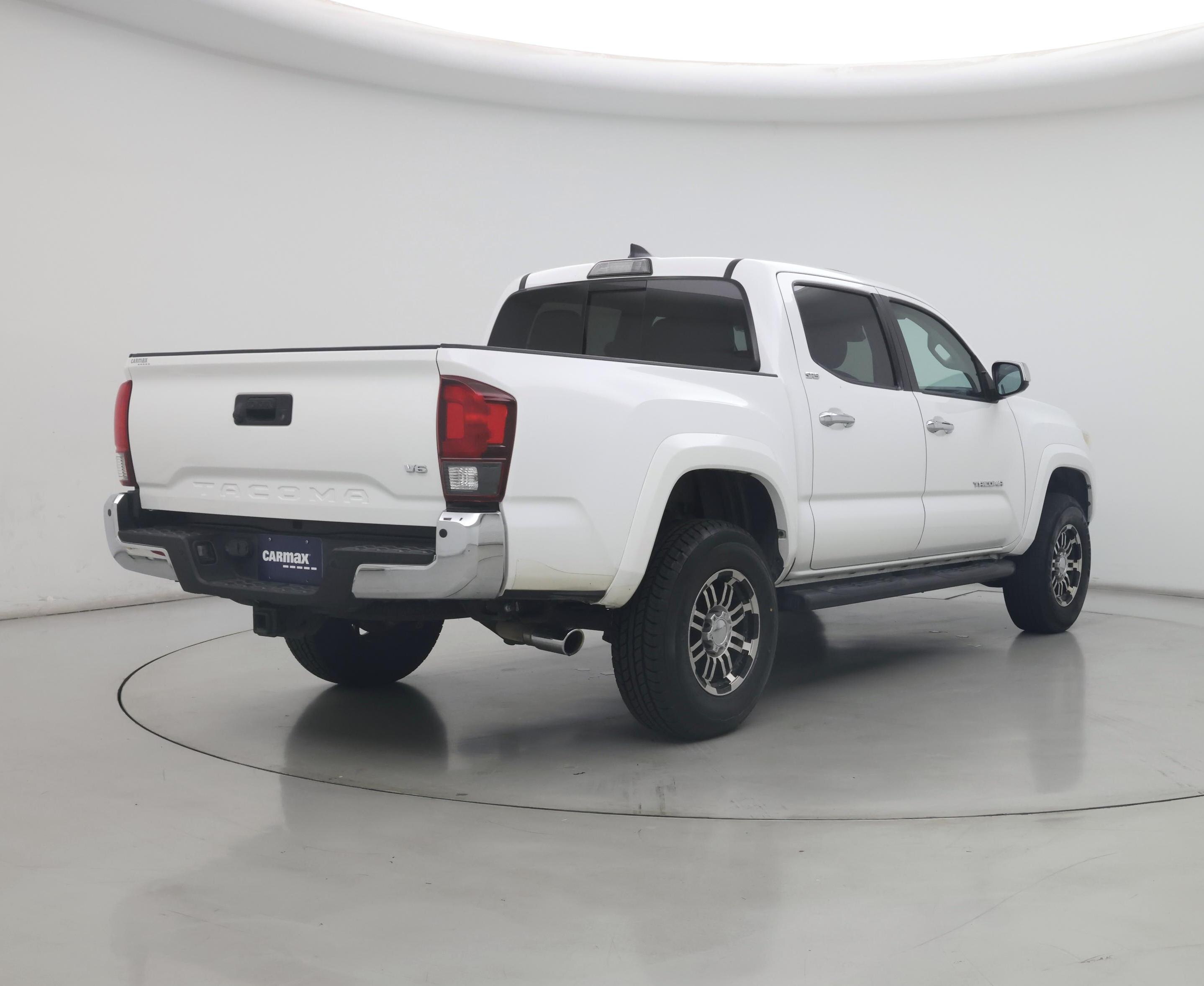 Thumbnail: 2018 Toyota Tacoma - 8