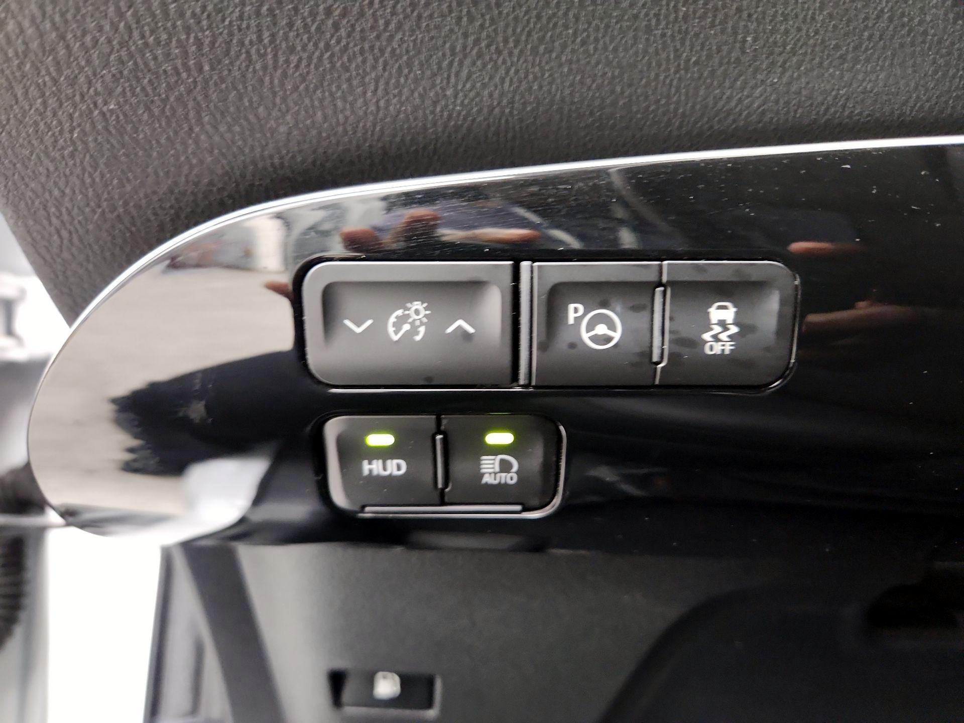 Thumbnail: 2021 Toyota Prius - 13