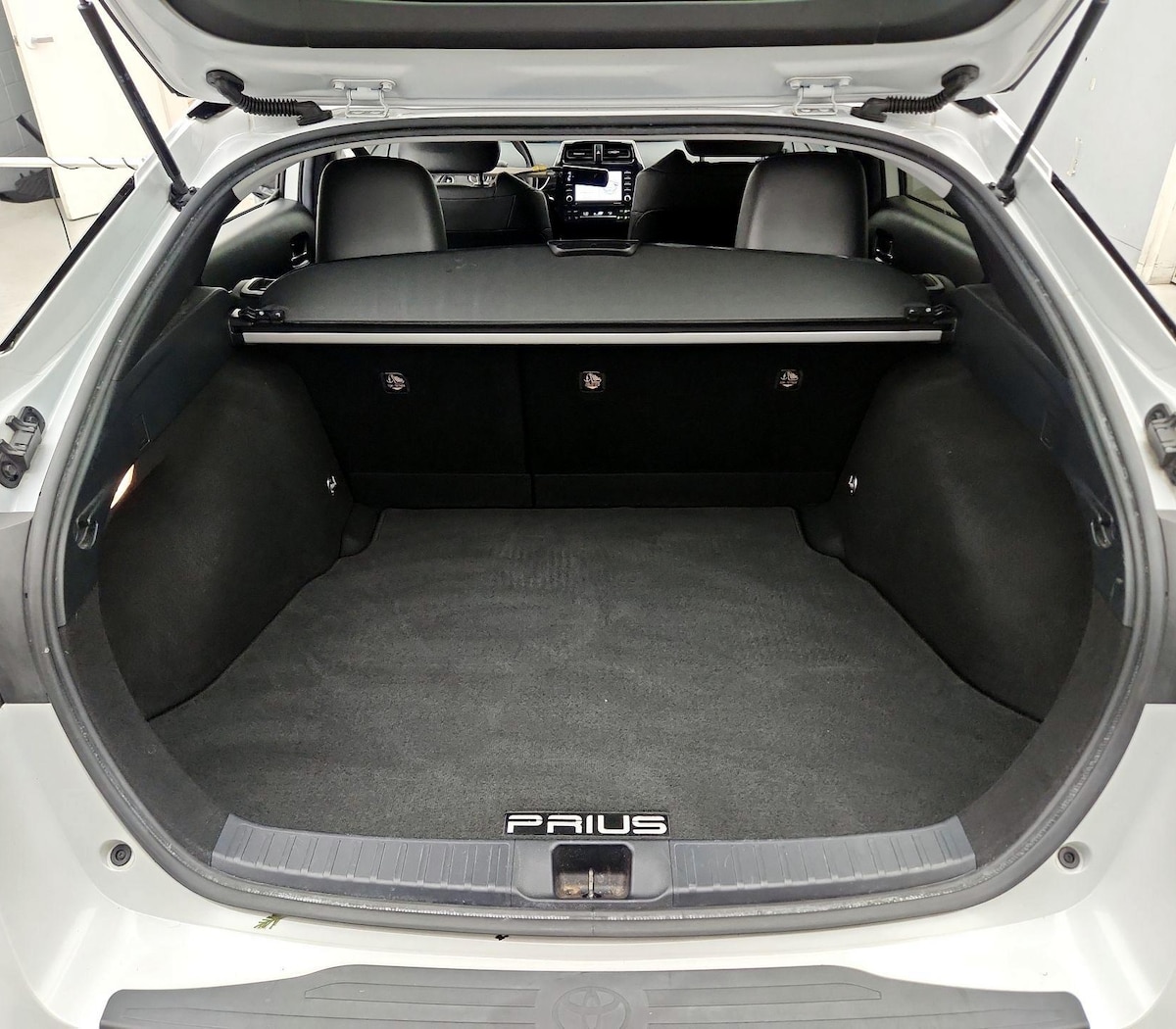 Trunk/Cargo (Seats Up)