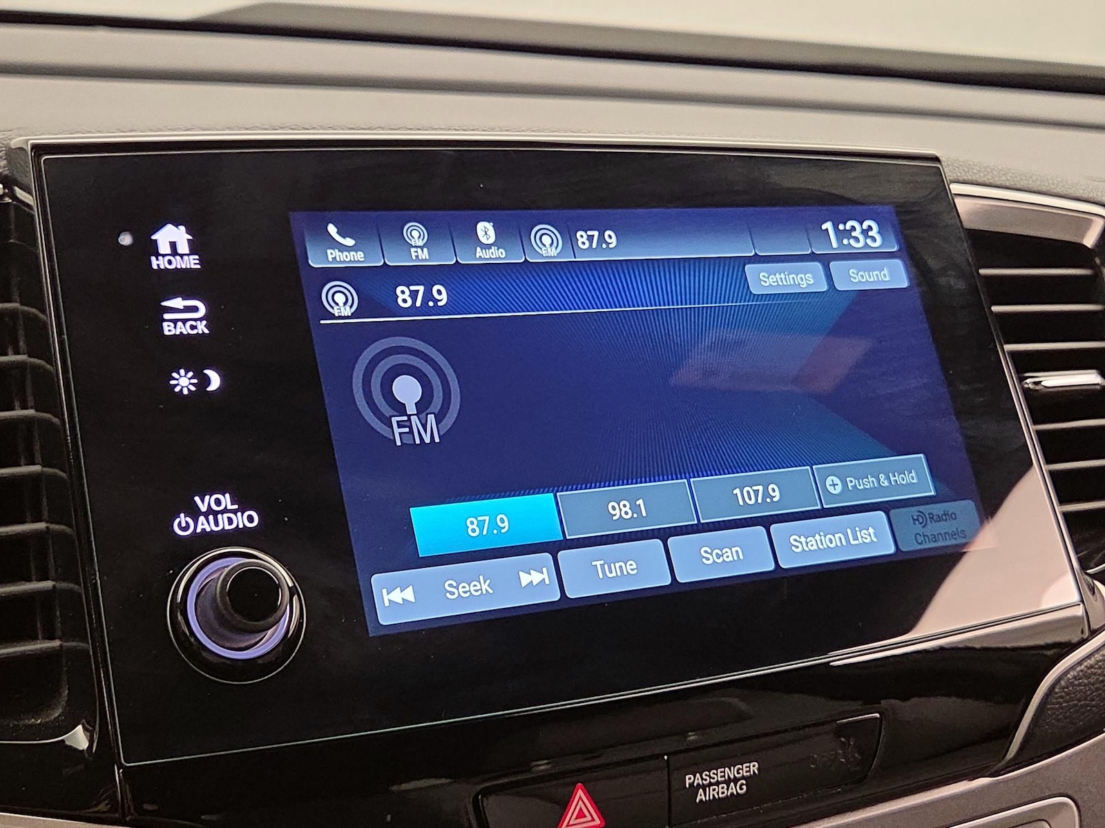 2025 Honda Passport EX-L - Photo 16