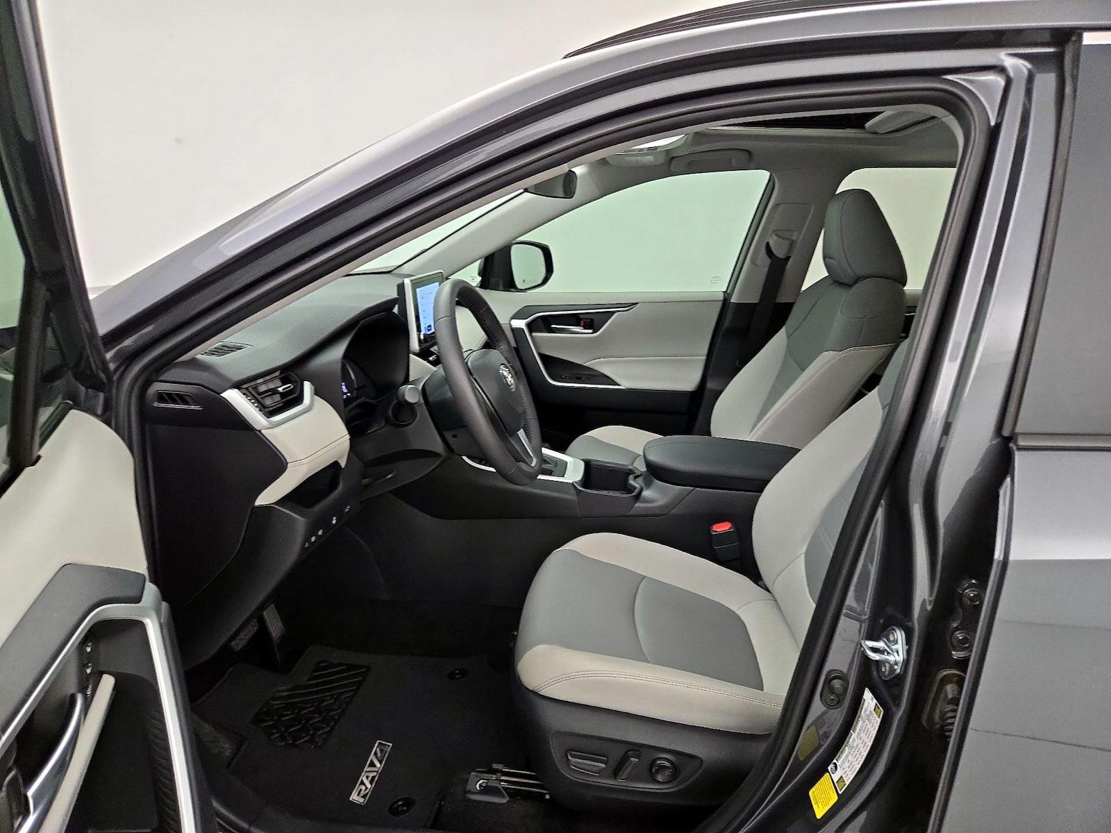2025 Toyota RAV4 XLE Premium - Photo 12
