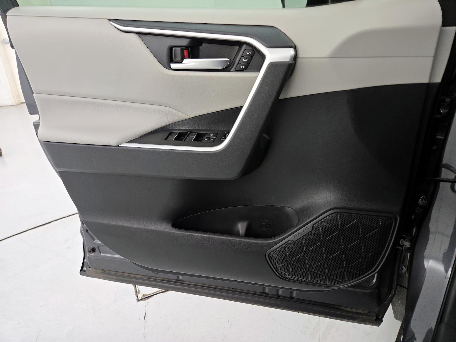 2025 Toyota RAV4 XLE Premium - Photo 13