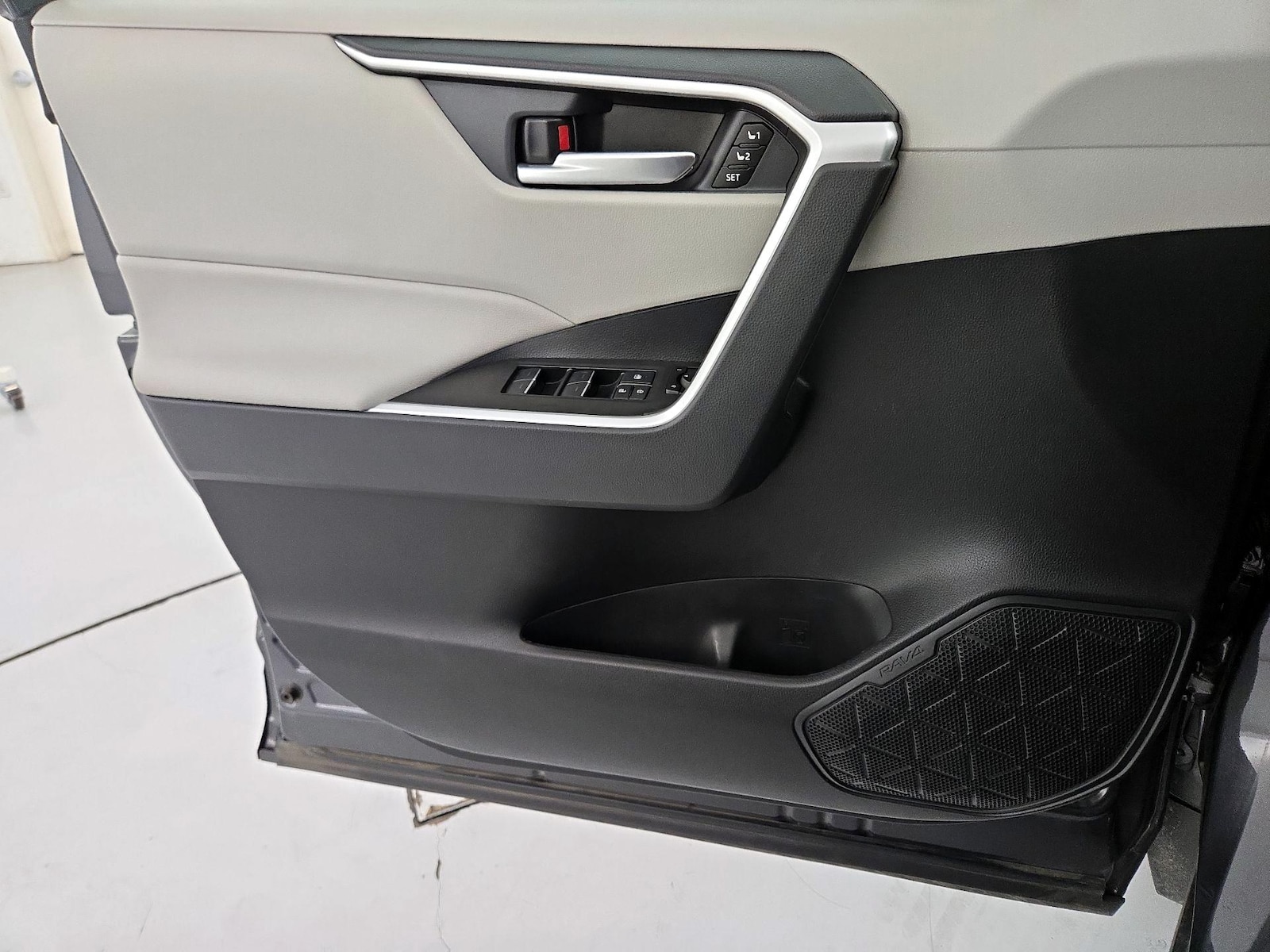 2025 Toyota RAV4 XLE Premium - Photo 15