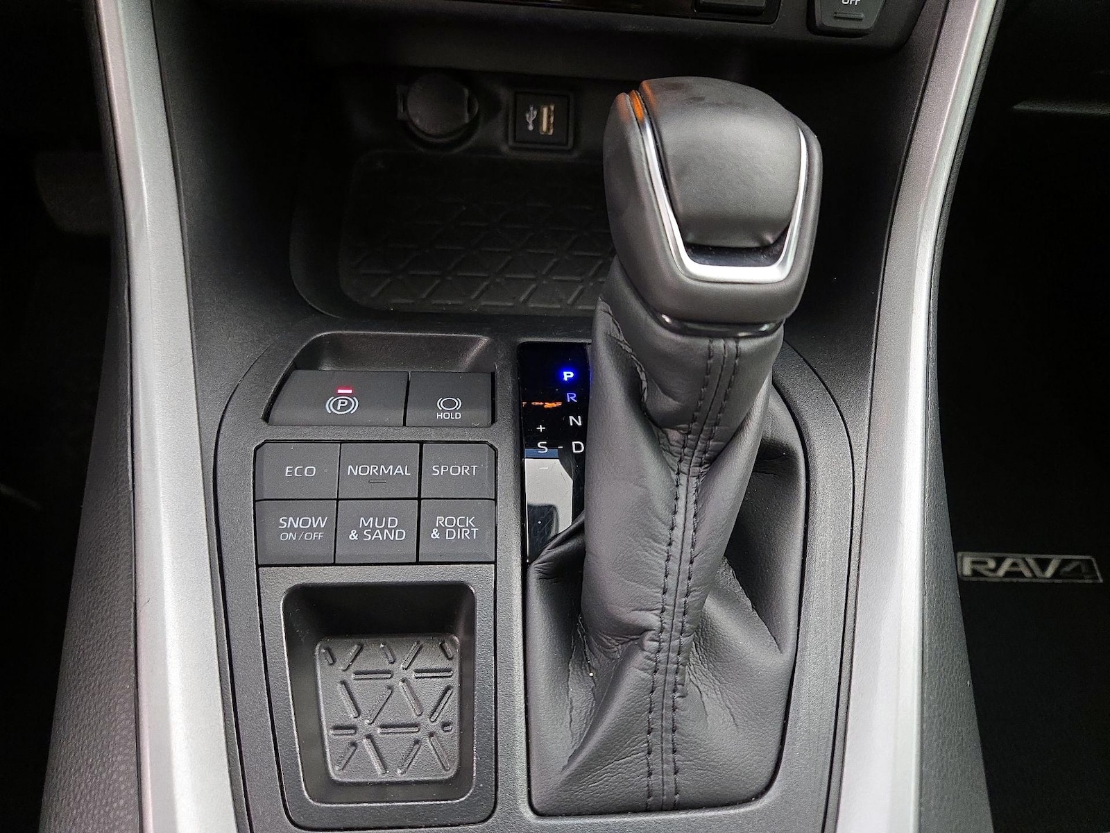 2025 Toyota RAV4 XLE Premium - Photo 19