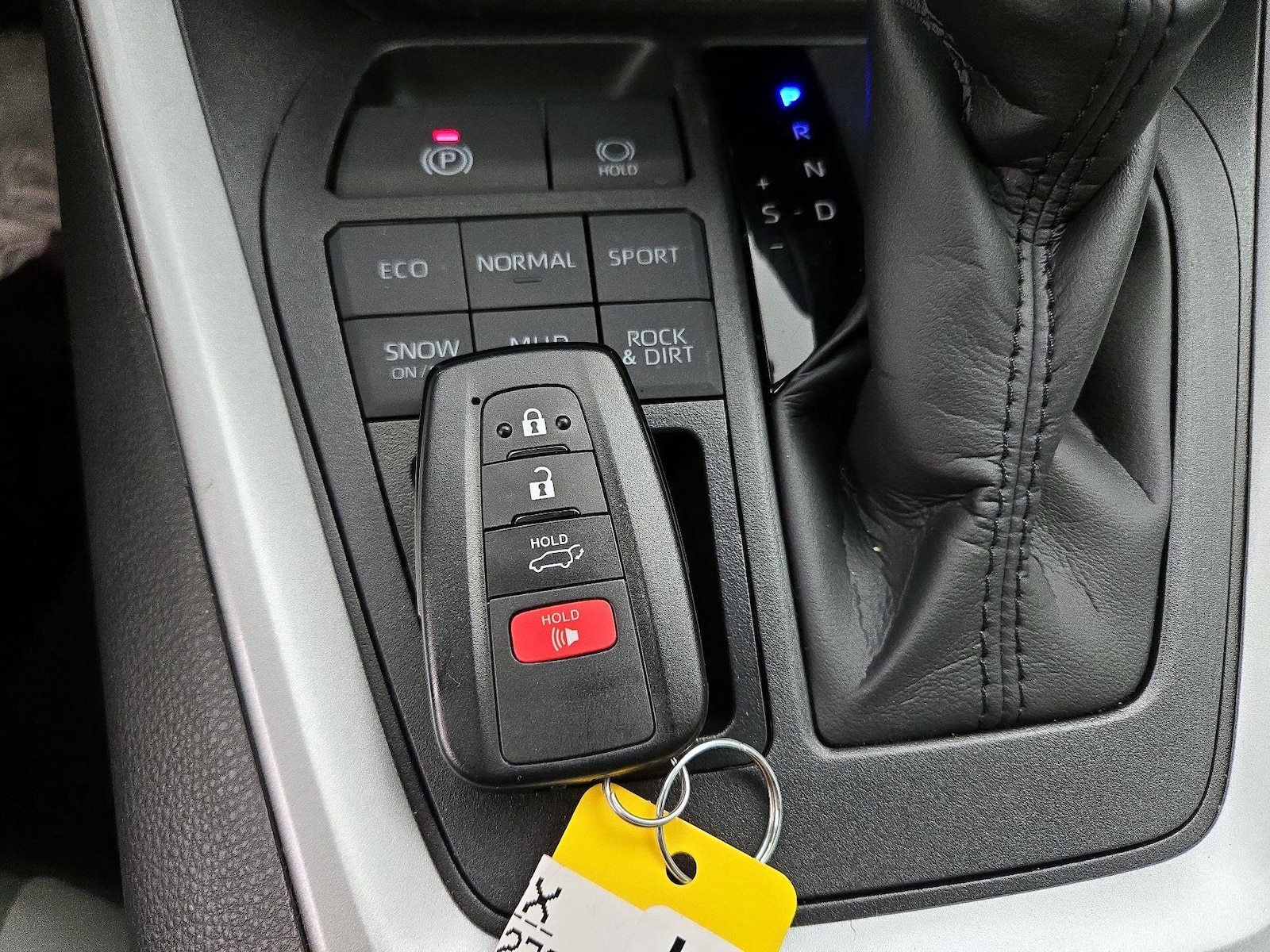 2025 Toyota RAV4 XLE Premium - Photo 25