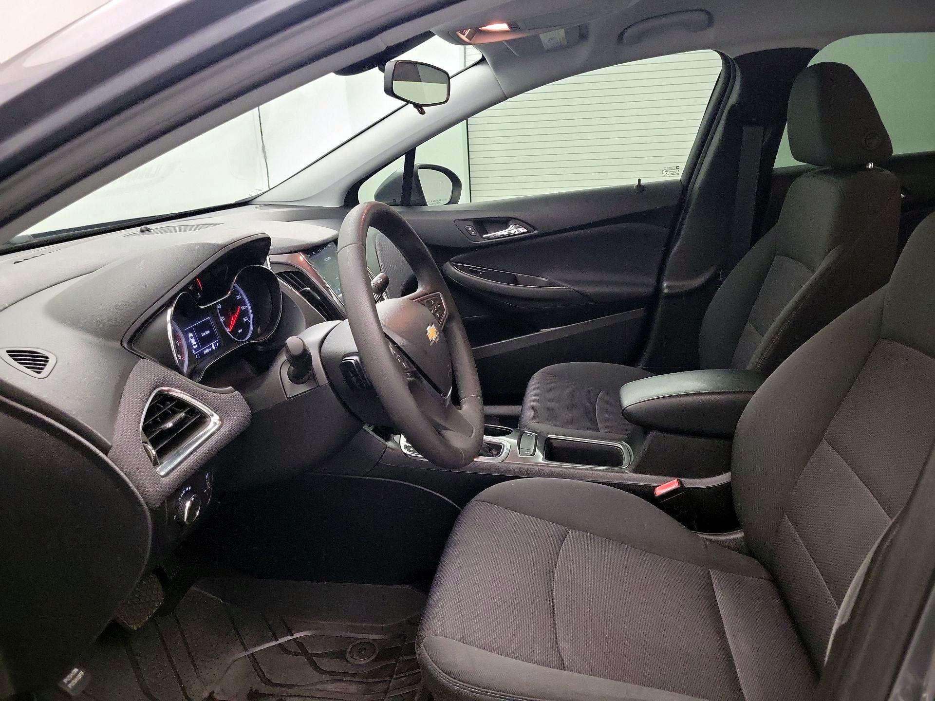 Thumbnail: 2019 Chevrolet Cruze - 11