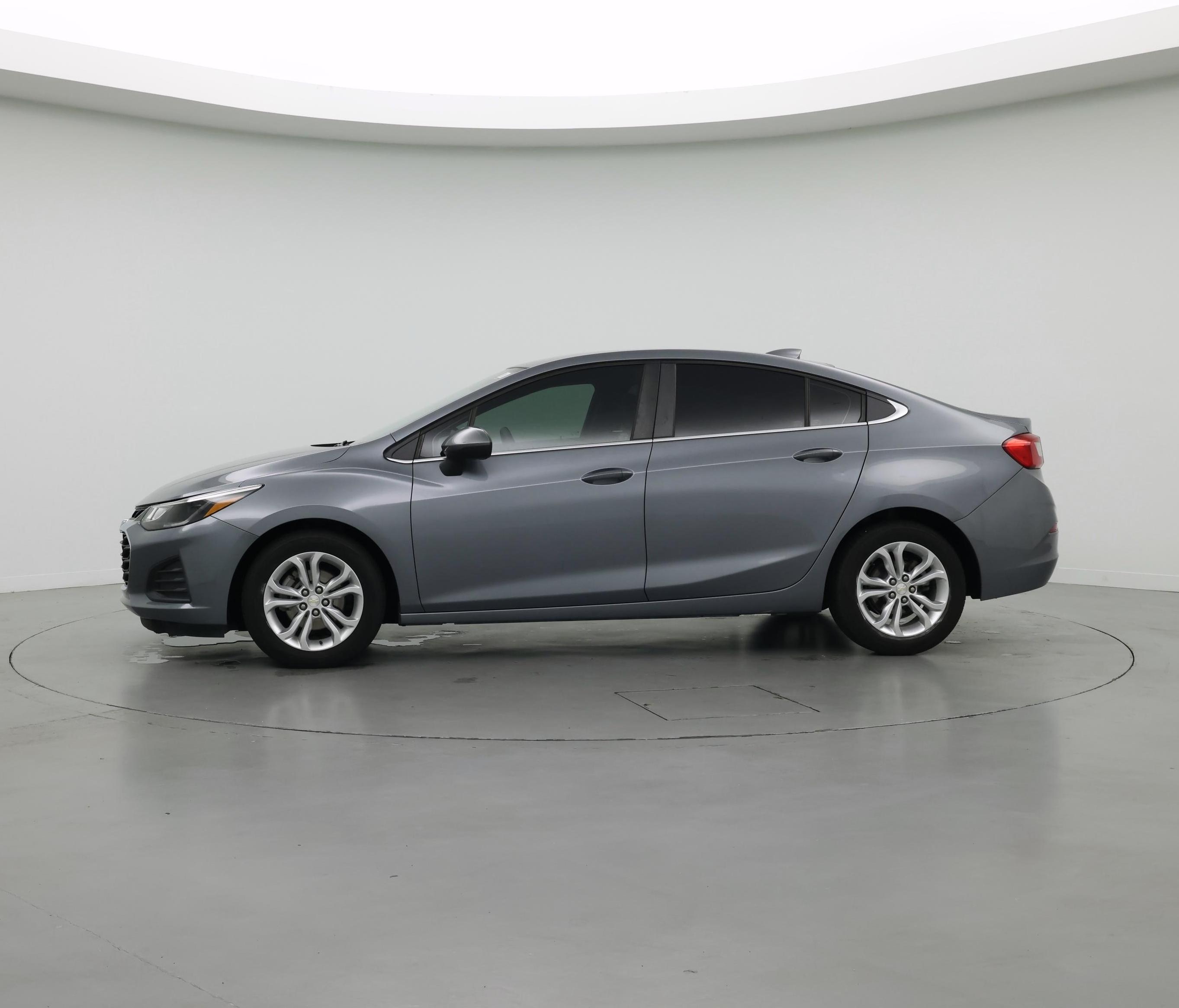 Thumbnail: 2019 Chevrolet Cruze - 3