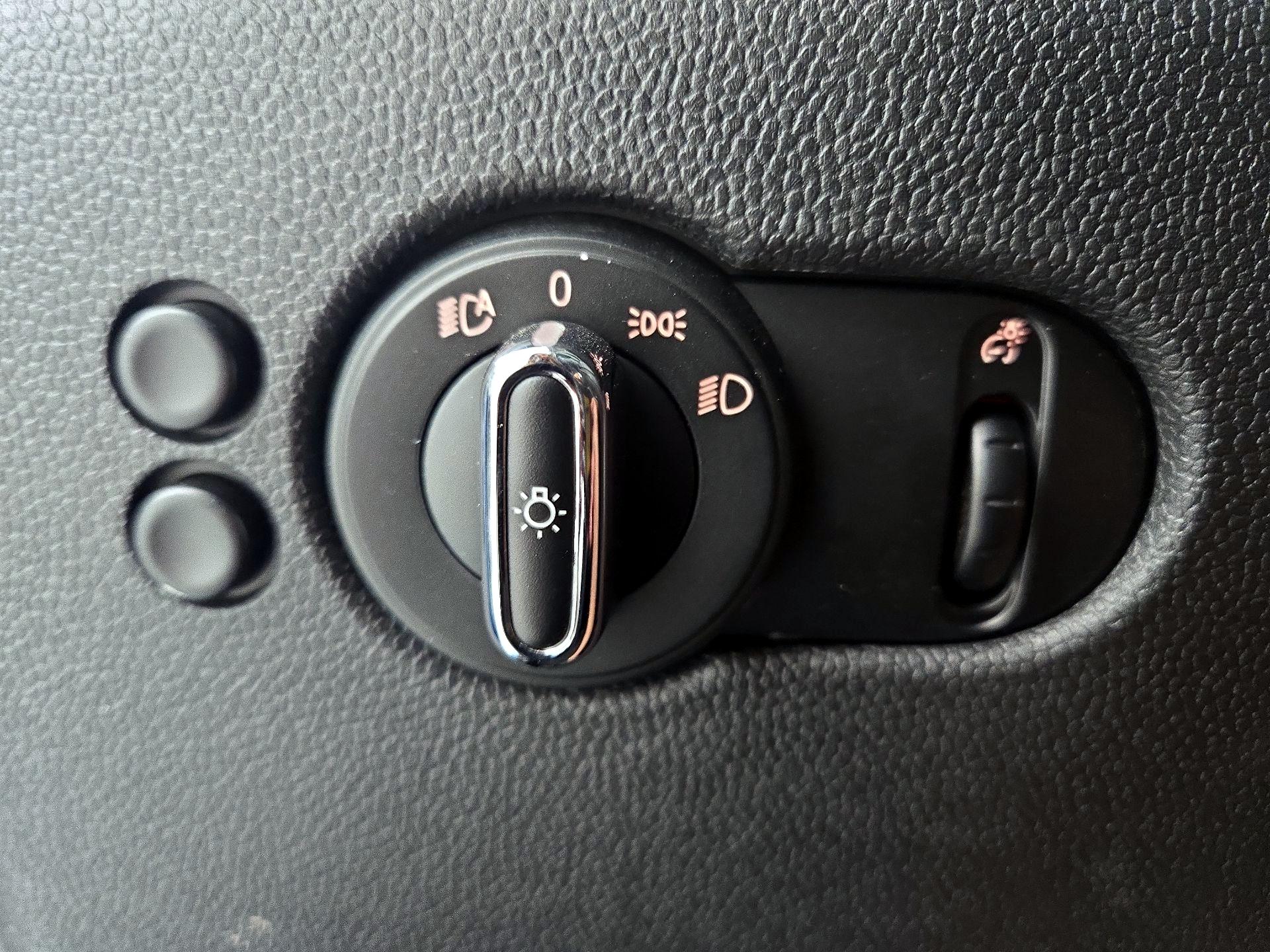 Thumbnail: 2019 MINI Cooper Hardtop - 13