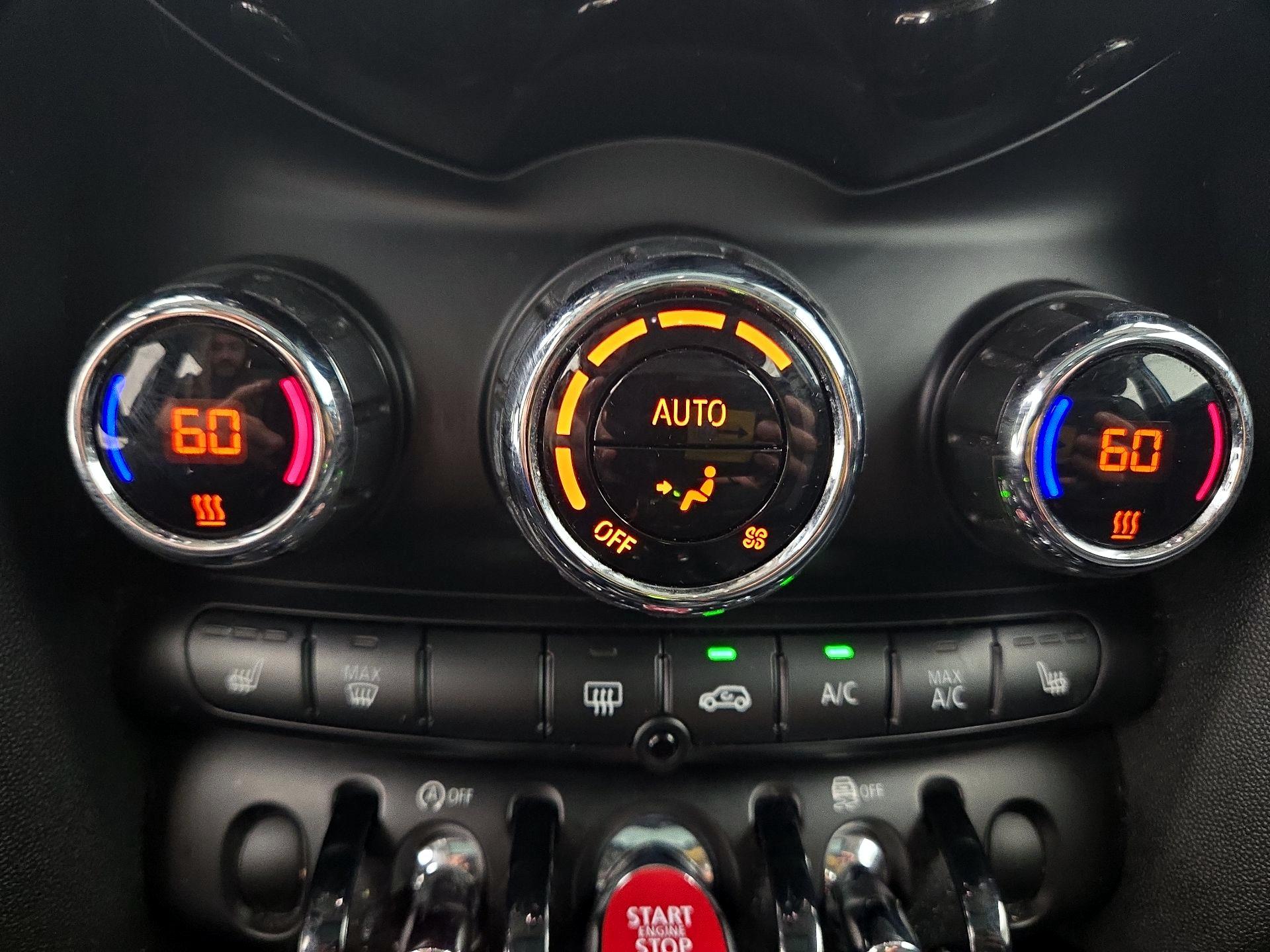 Thumbnail: 2019 MINI Cooper Hardtop - 16