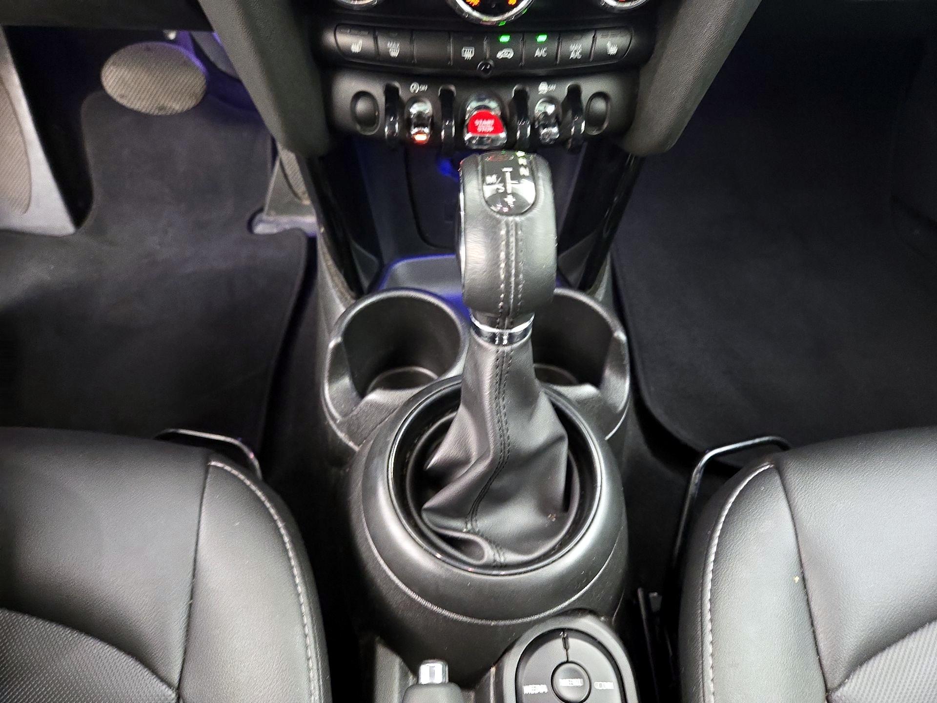 Thumbnail: 2019 MINI Cooper Hardtop - 17