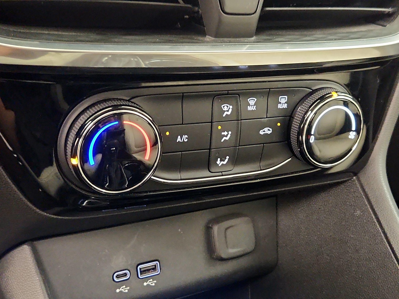 2024 Buick Encore GX Sport Touring - Photo 17