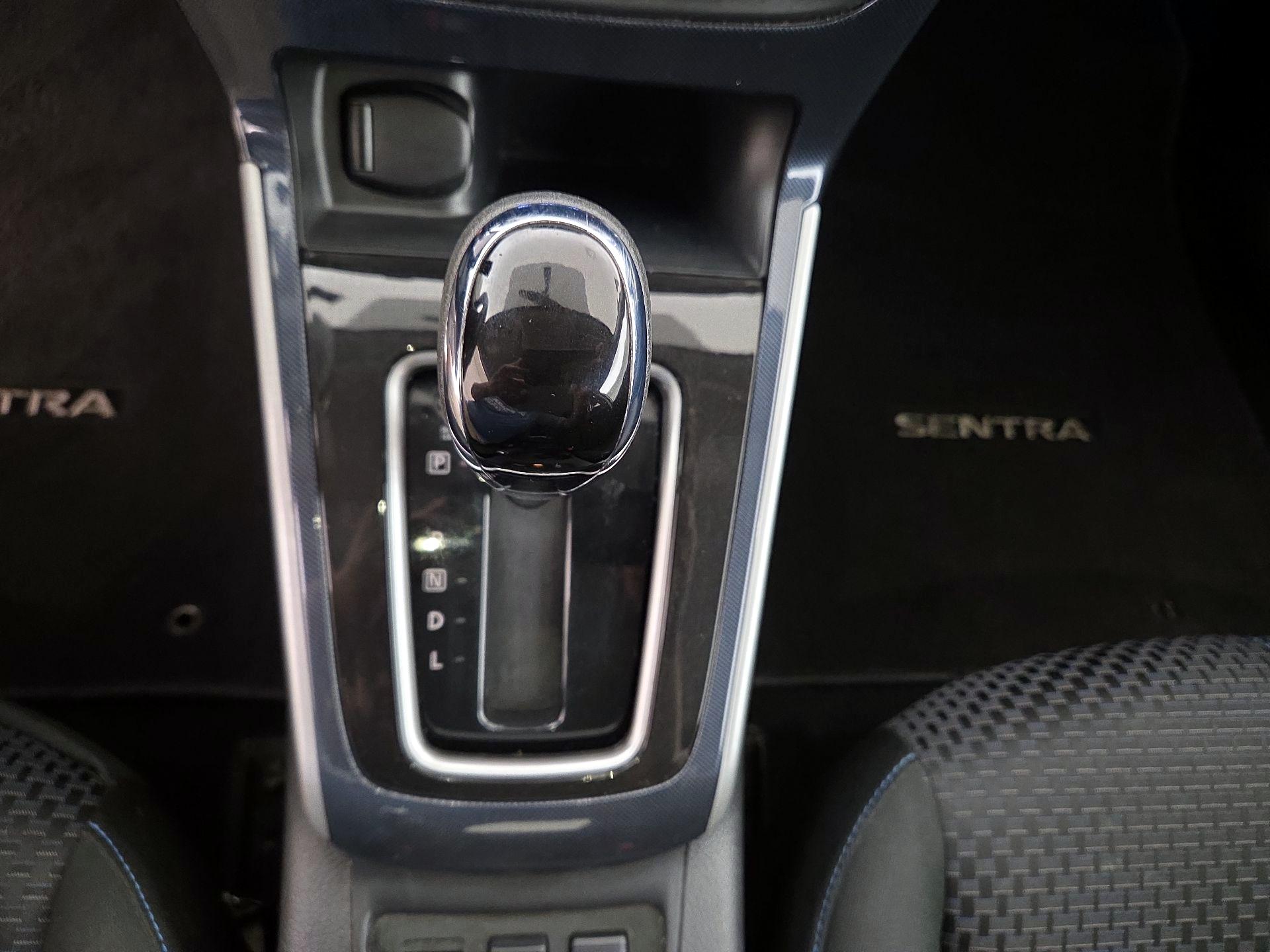 Thumbnail: 2019 Nissan Sentra - 17