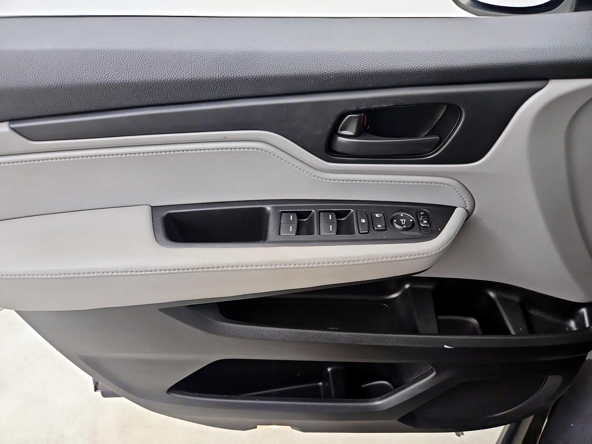 Thumbnail: 2019 Honda Odyssey - 12