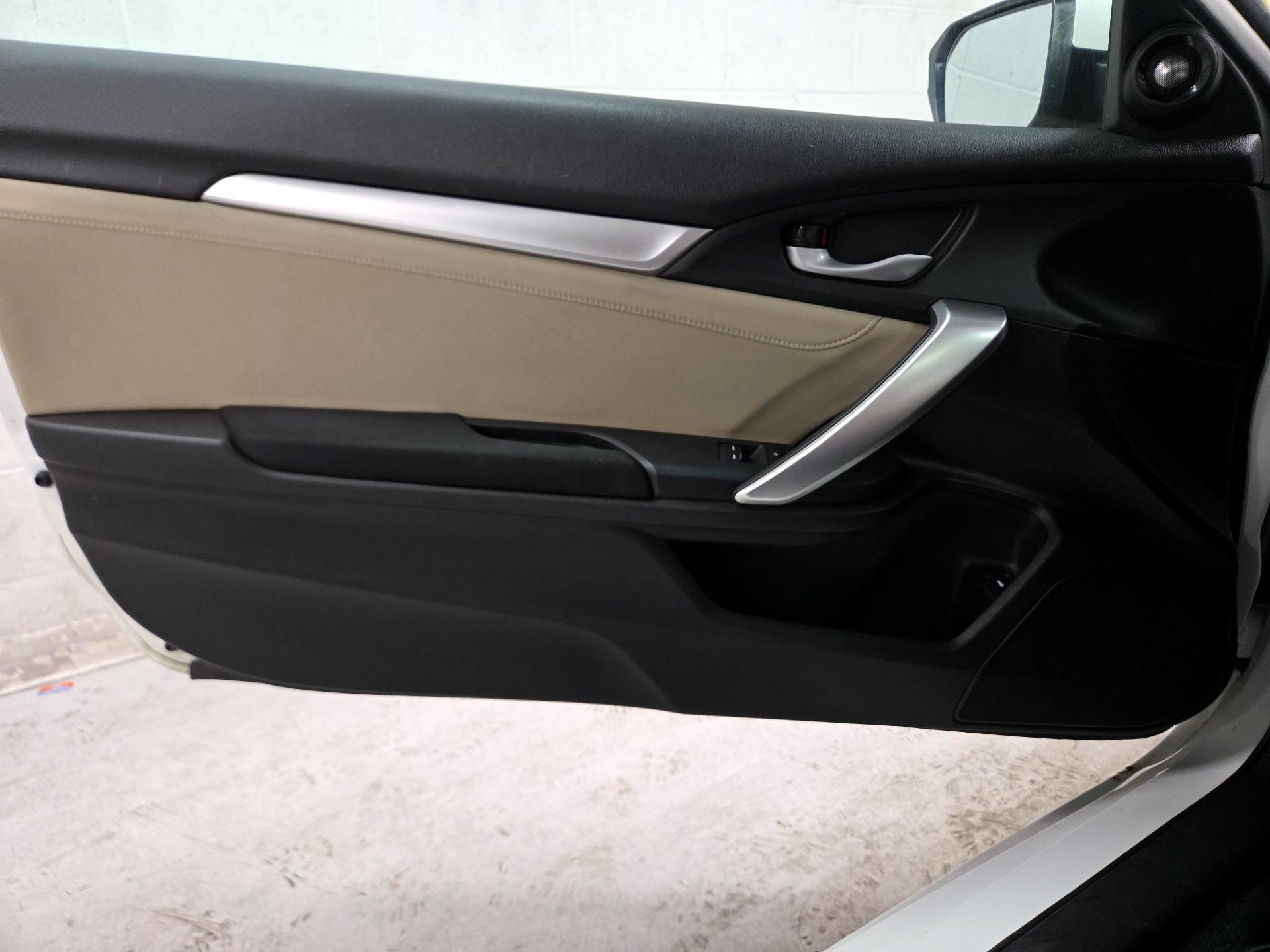 Thumbnail: 2016 Honda Civic - 12