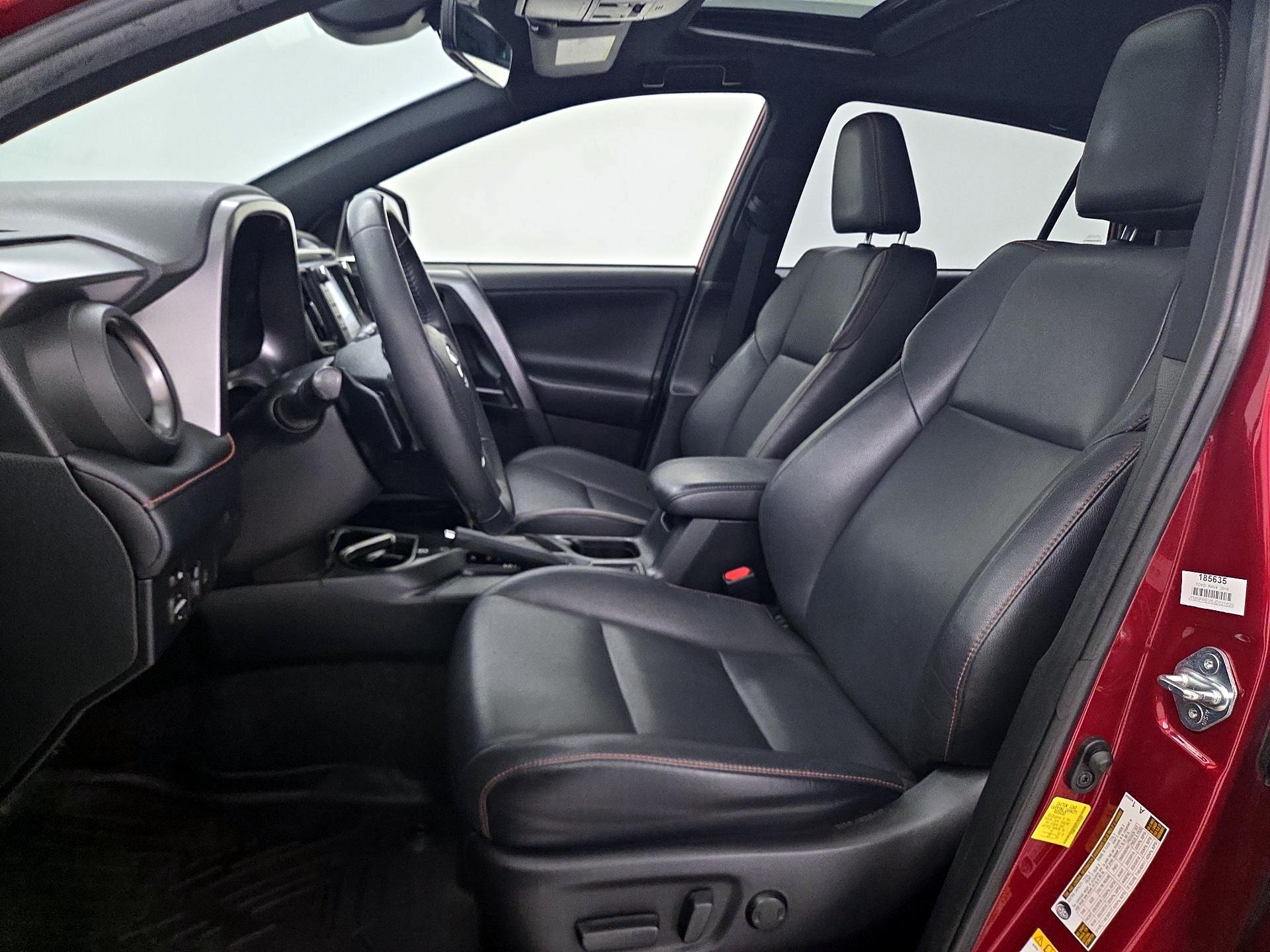 Thumbnail: 2018 Toyota RAV4 - 11