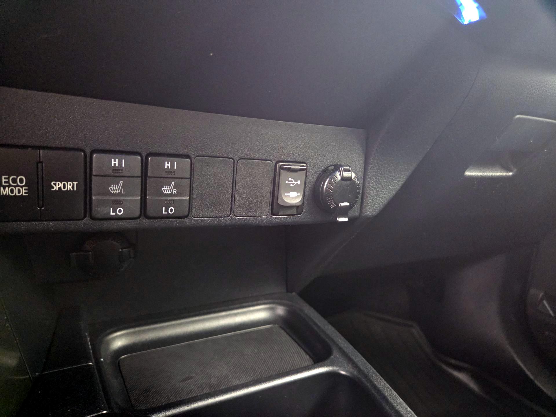 Thumbnail: 2018 Toyota RAV4 - 19