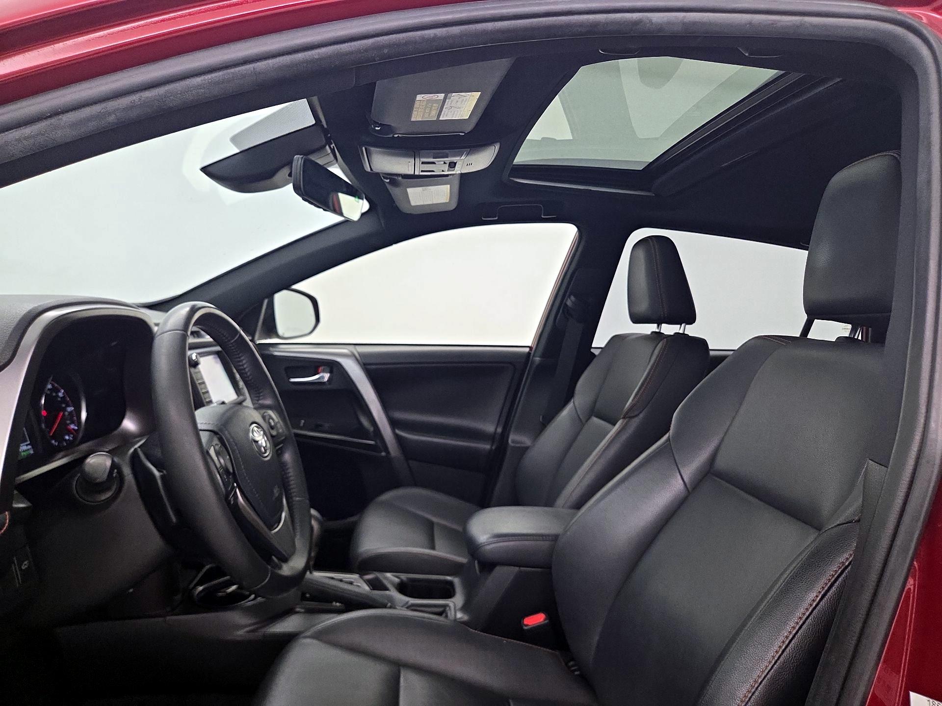 Thumbnail: 2018 Toyota RAV4 - 20