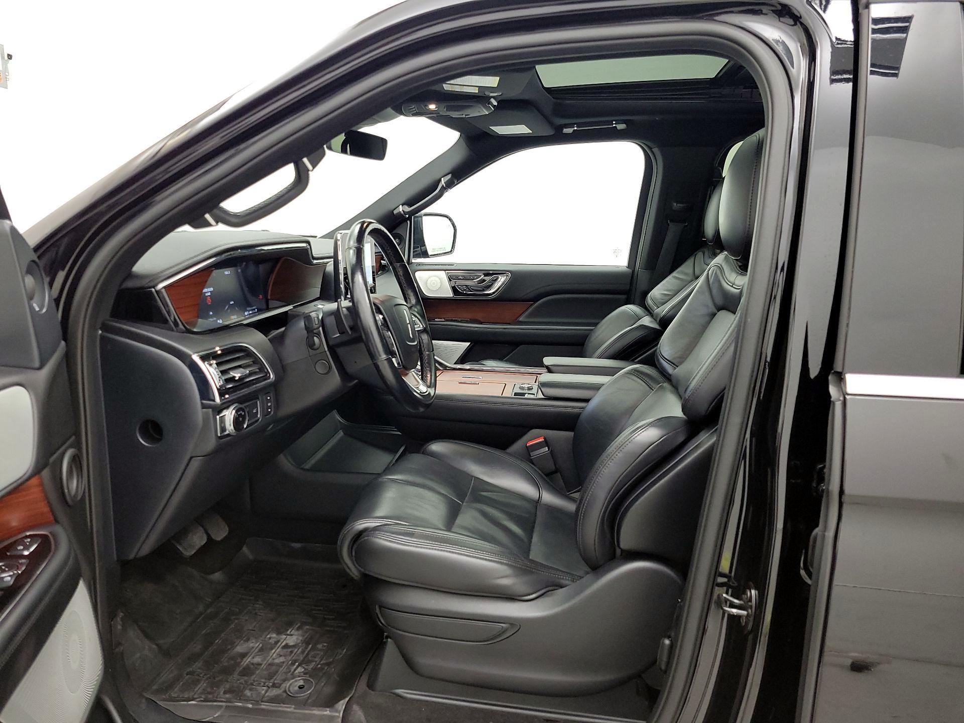 Thumbnail: 2021 Lincoln Navigator - 11