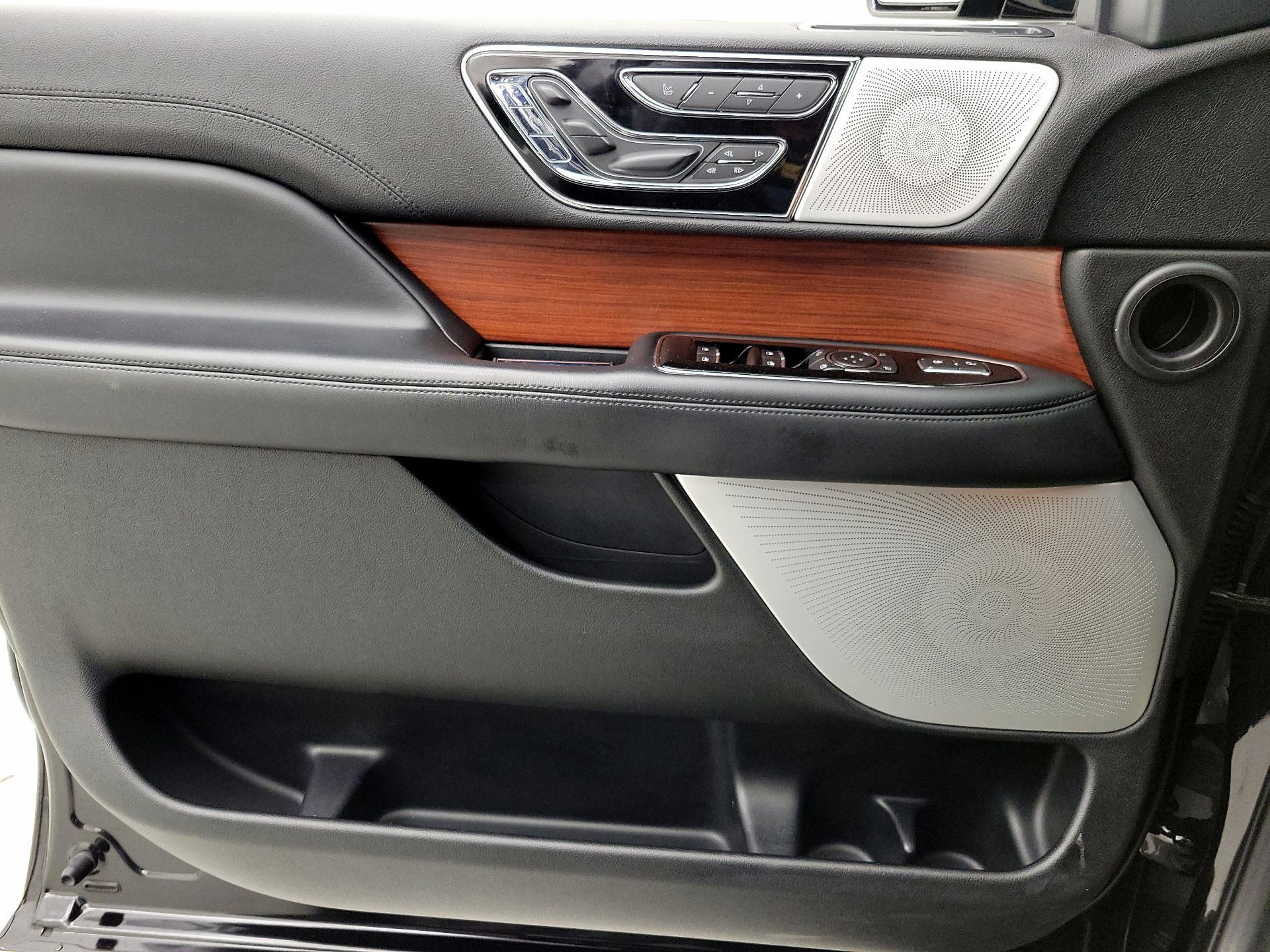 Thumbnail: 2021 Lincoln Navigator - 12