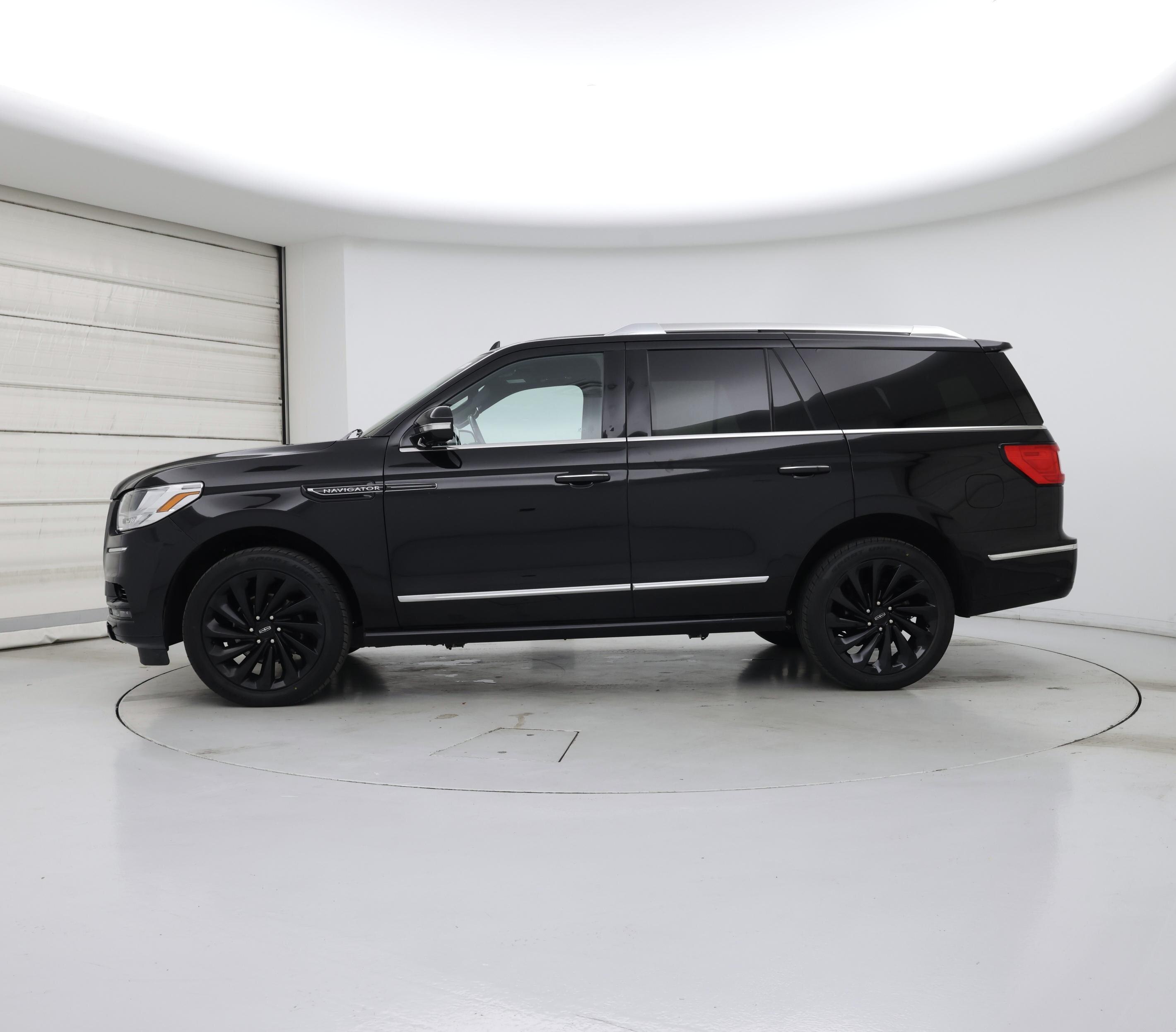 Thumbnail: 2021 Lincoln Navigator - 3