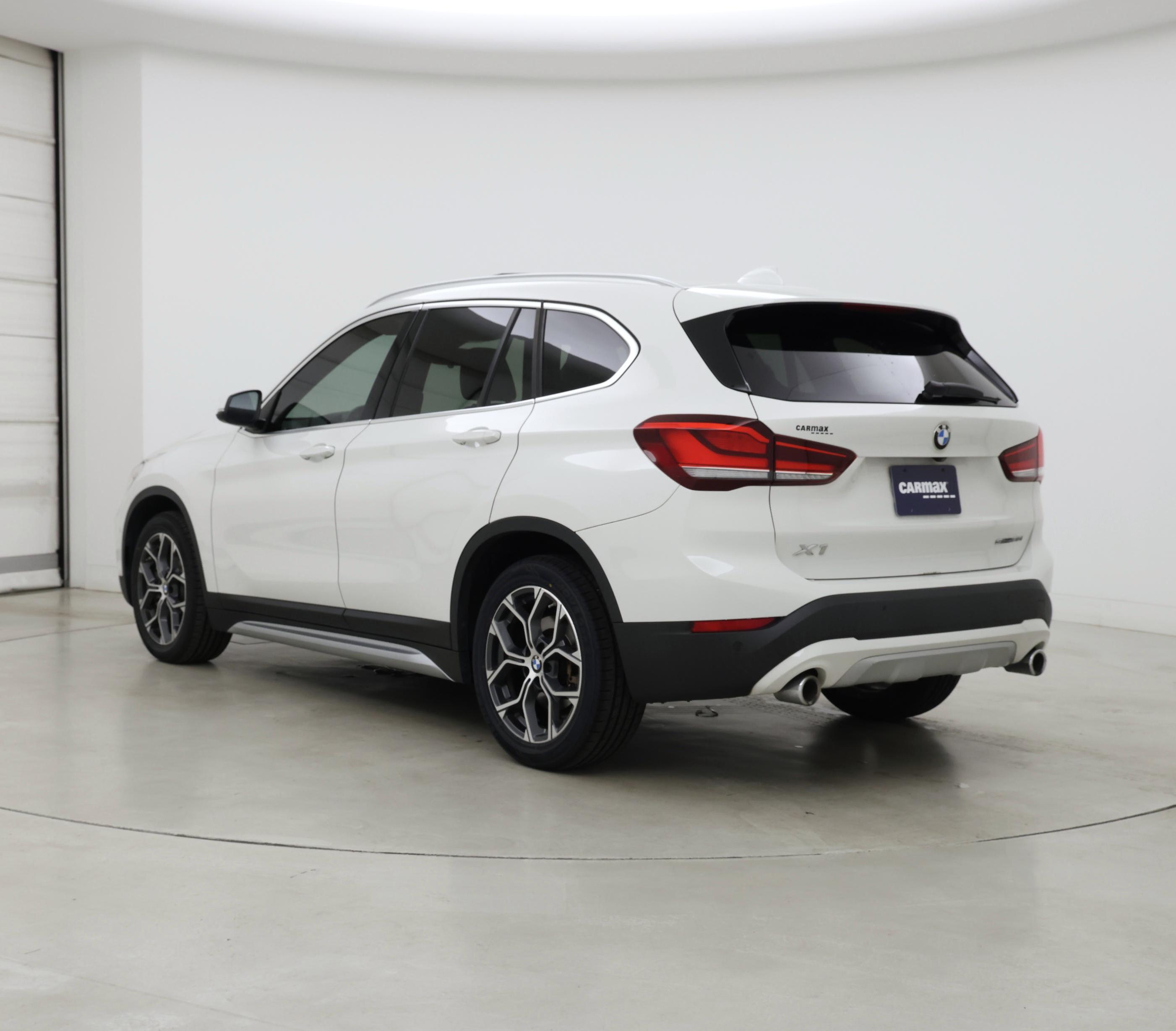 Thumbnail: 2021 BMW X1 - 2