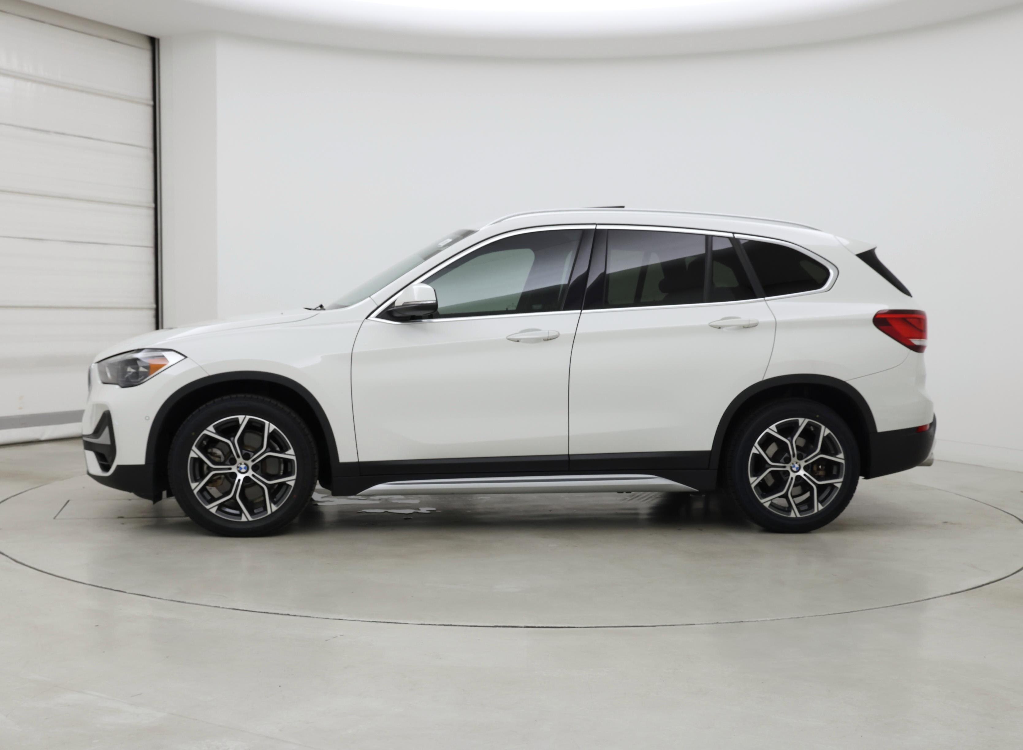 Thumbnail: 2021 BMW X1 - 3