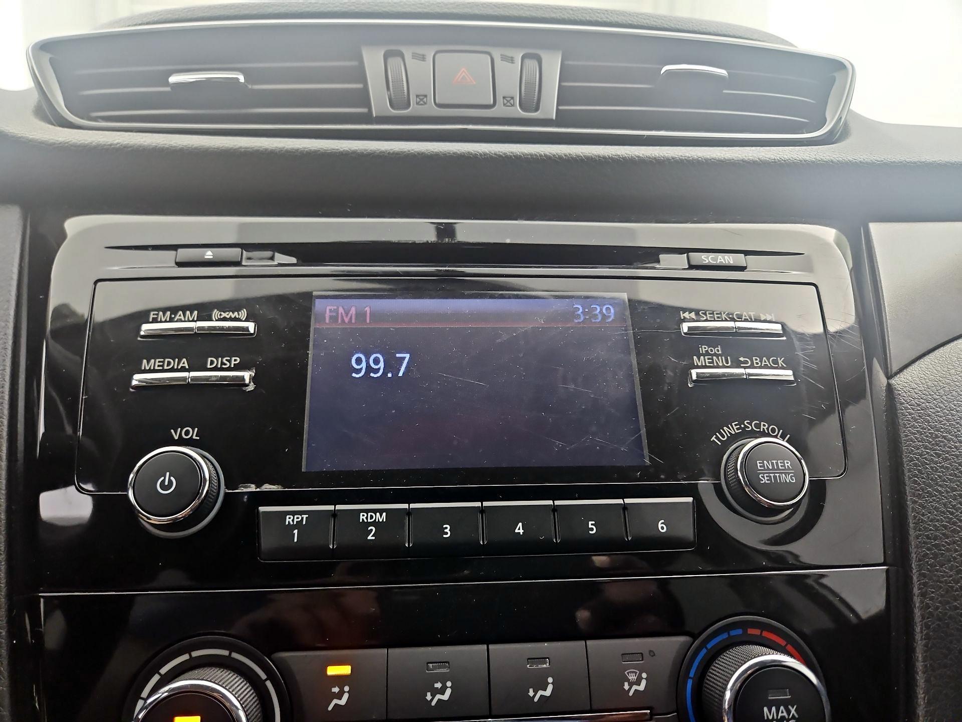 Thumbnail: 2018 Nissan Rogue Sport - 15
