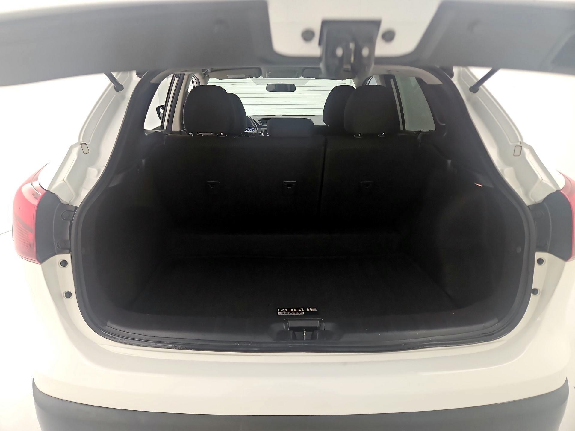 Thumbnail: 2018 Nissan Rogue Sport - 20