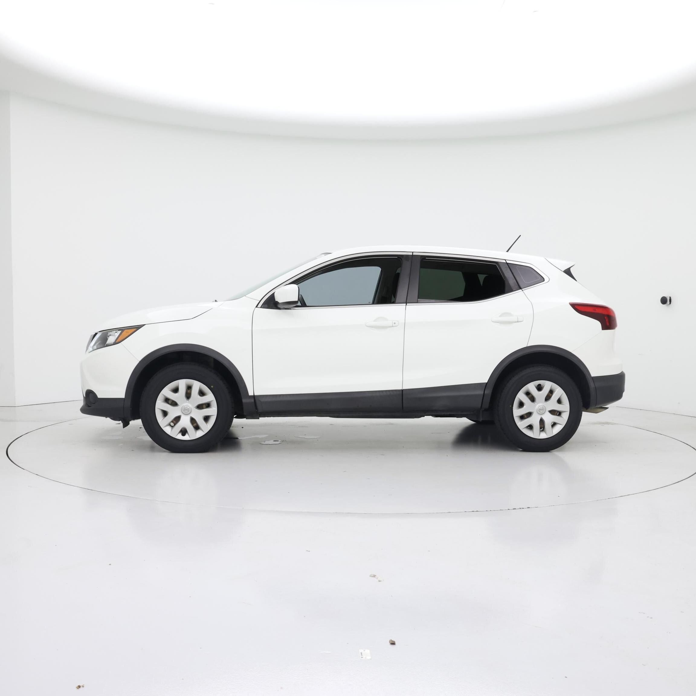 Thumbnail: 2018 Nissan Rogue Sport - 3