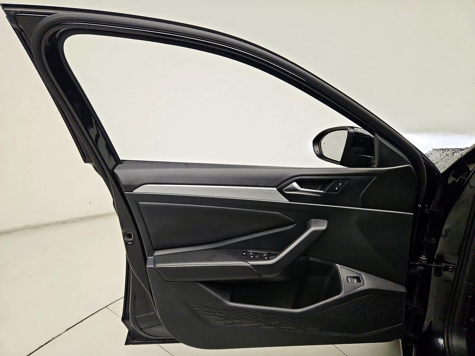 Thumbnail: 2025 Volkswagen Jetta - 12