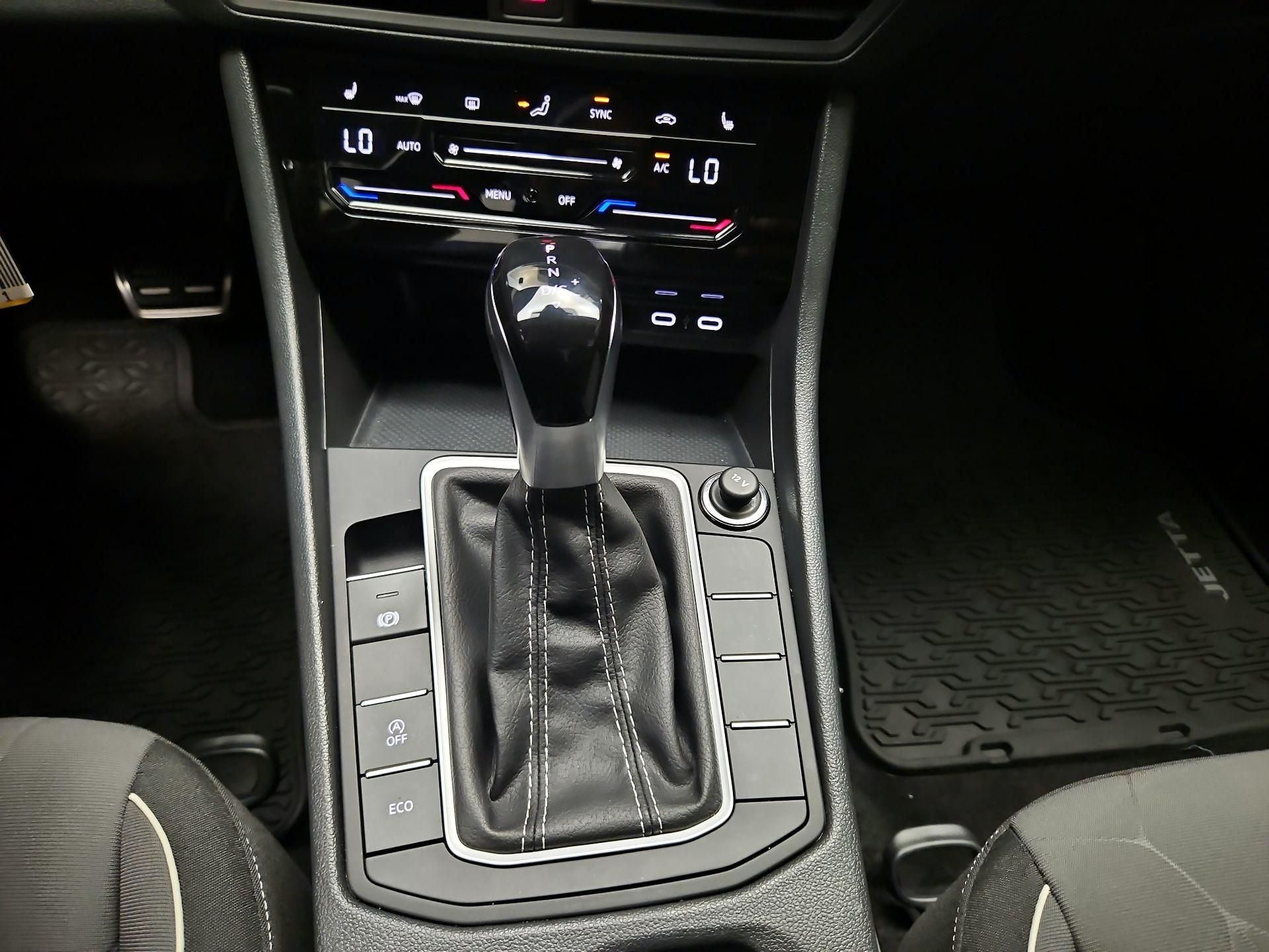 Thumbnail: 2025 Volkswagen Jetta - 16