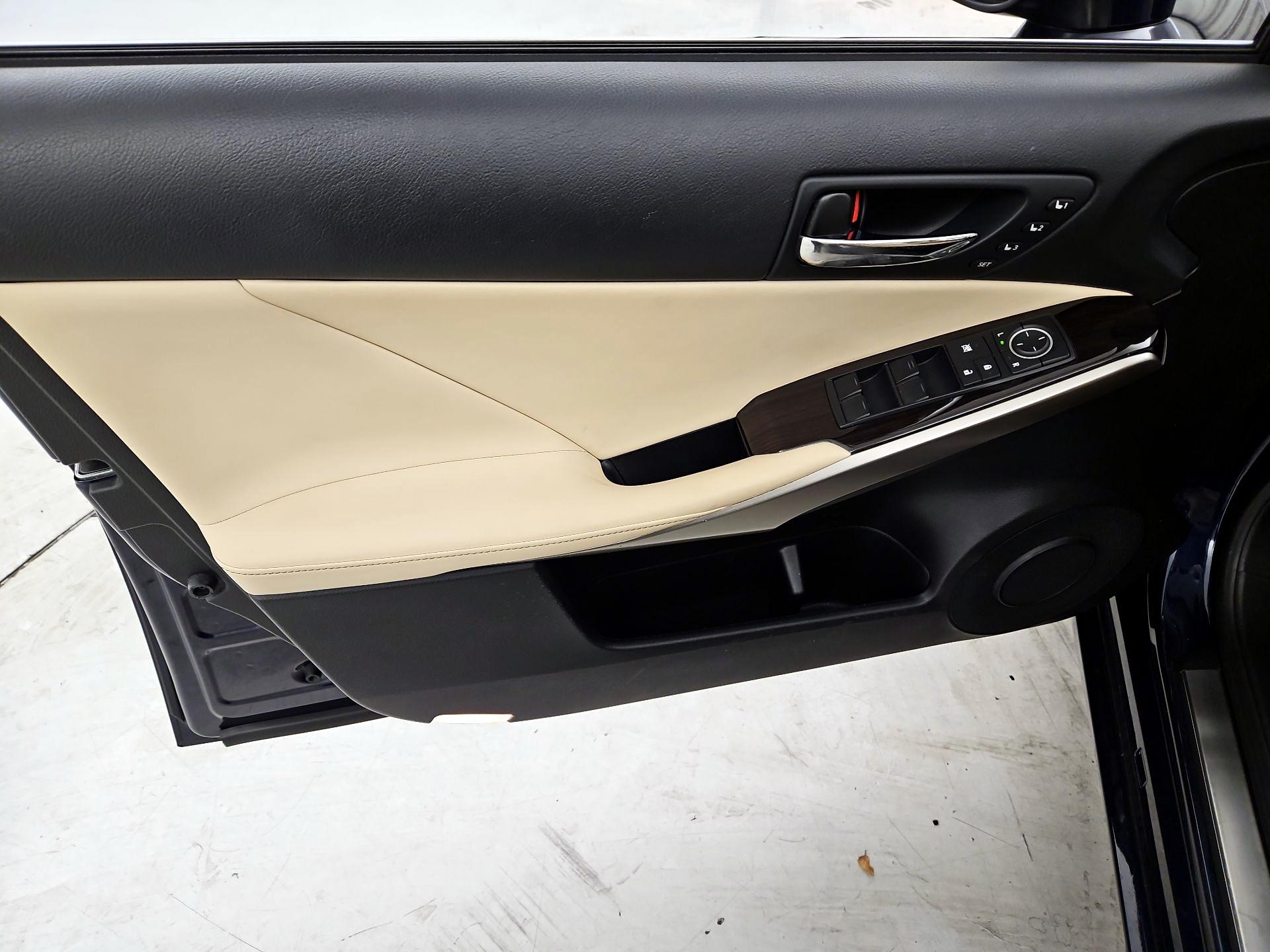 Thumbnail: 2014 Lexus IS - 12