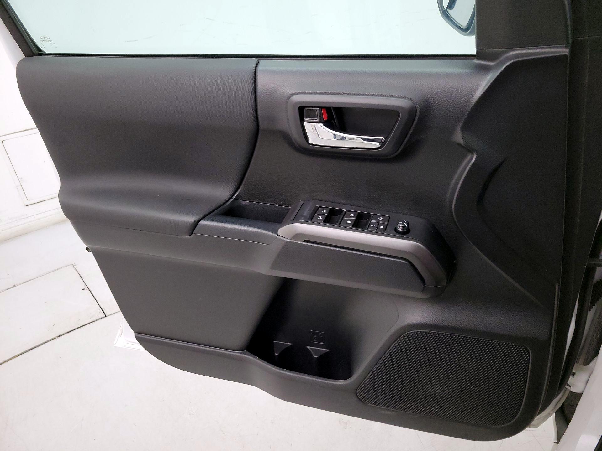 Thumbnail: 2019 Toyota Tacoma - 12