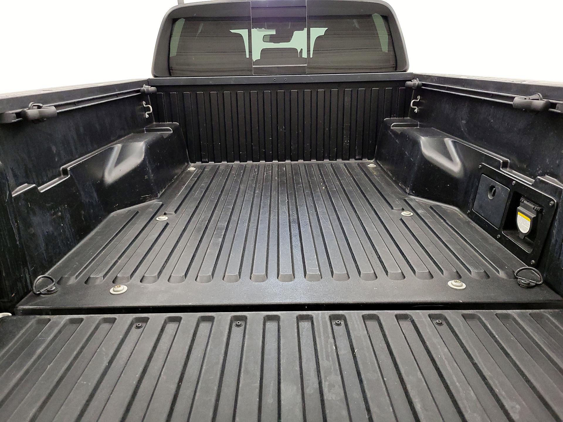 Thumbnail: 2019 Toyota Tacoma - 19