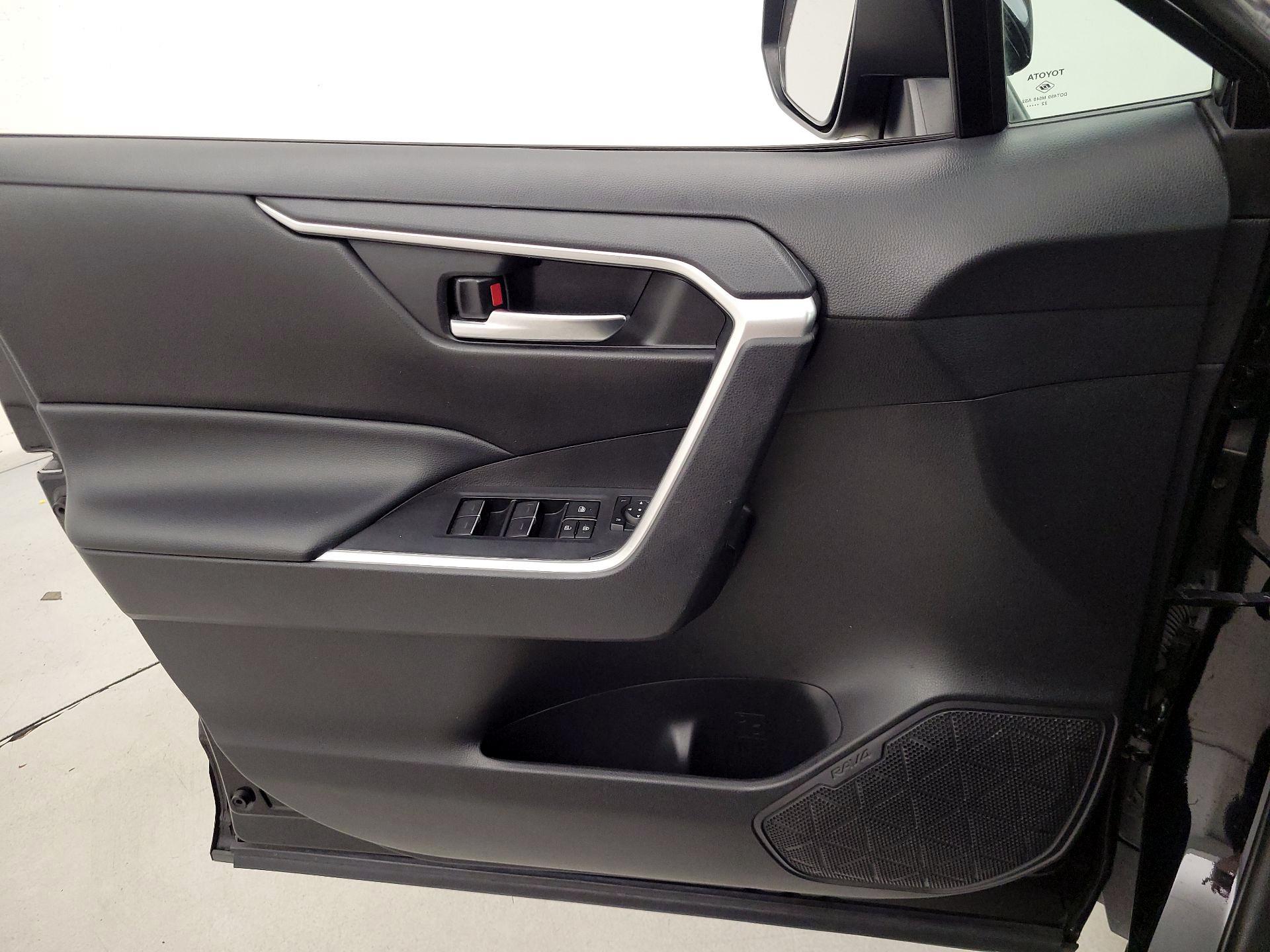 Thumbnail: 2023 Toyota RAV4 - 12