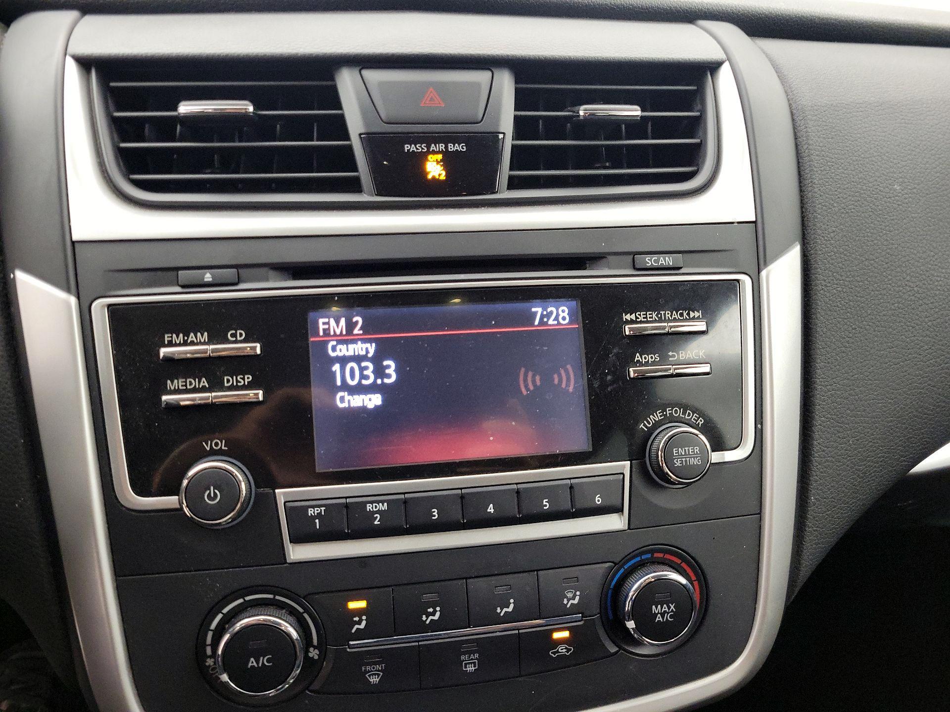 Thumbnail: 2016 Nissan Altima - 15