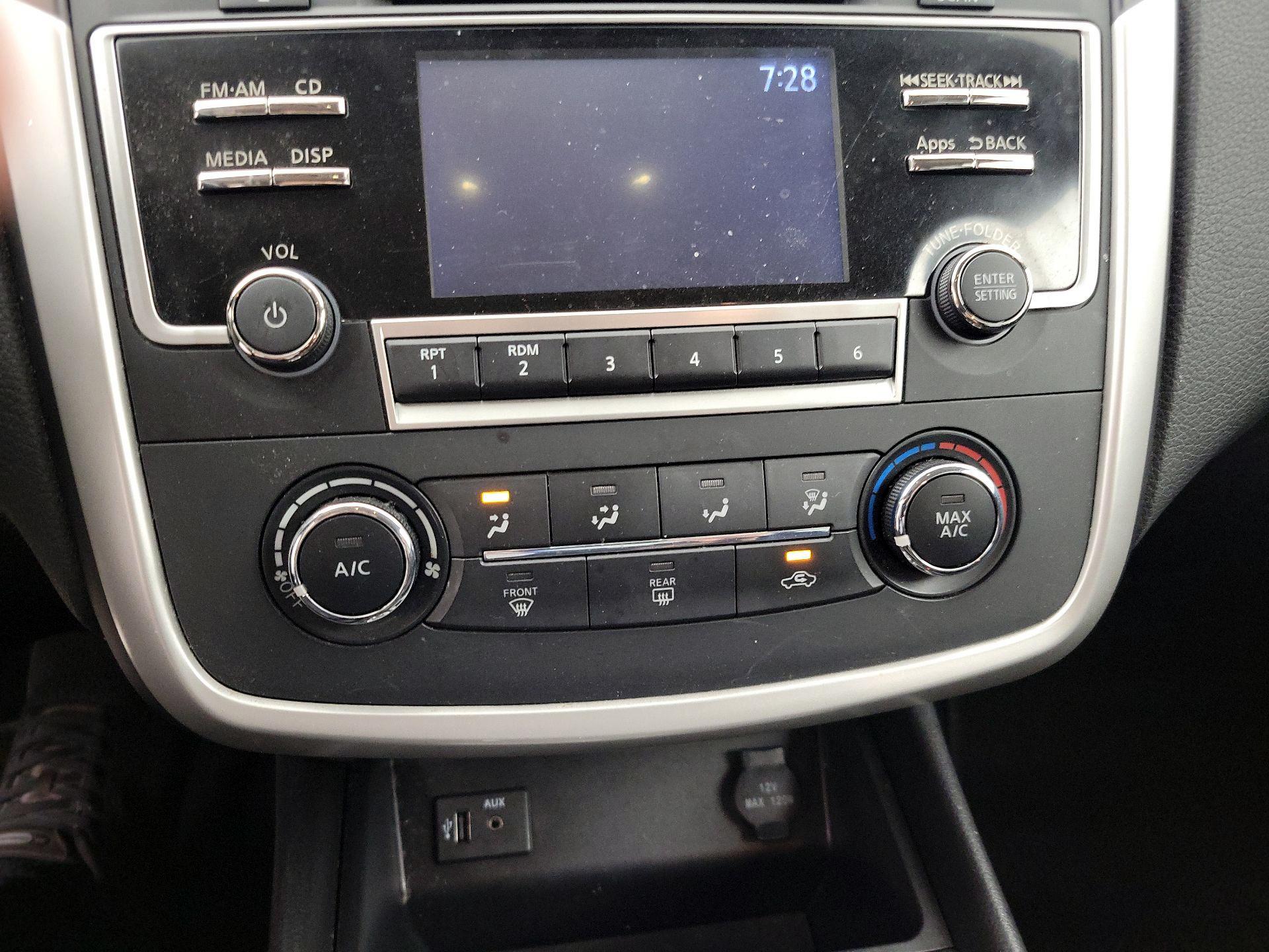 Thumbnail: 2016 Nissan Altima - 16