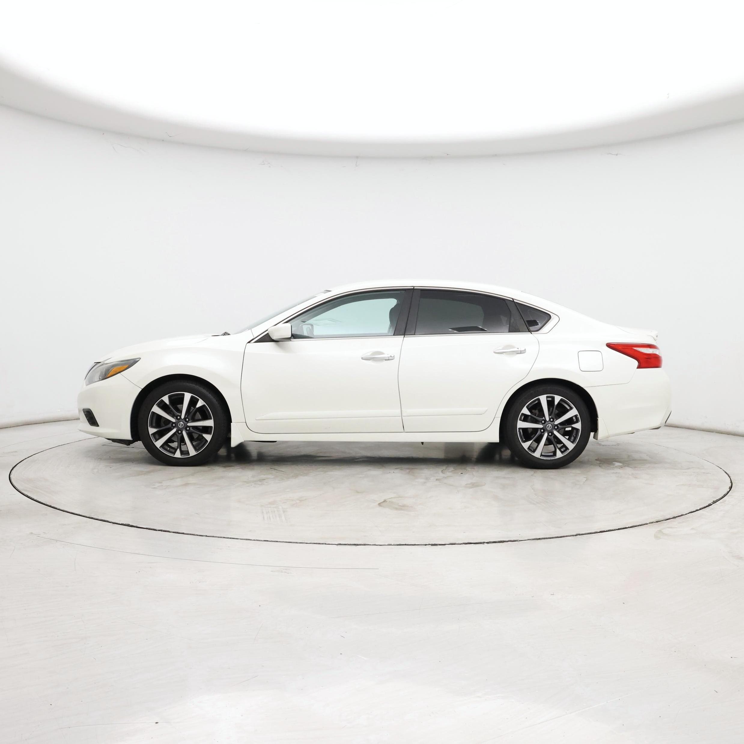 Thumbnail: 2016 Nissan Altima - 3
