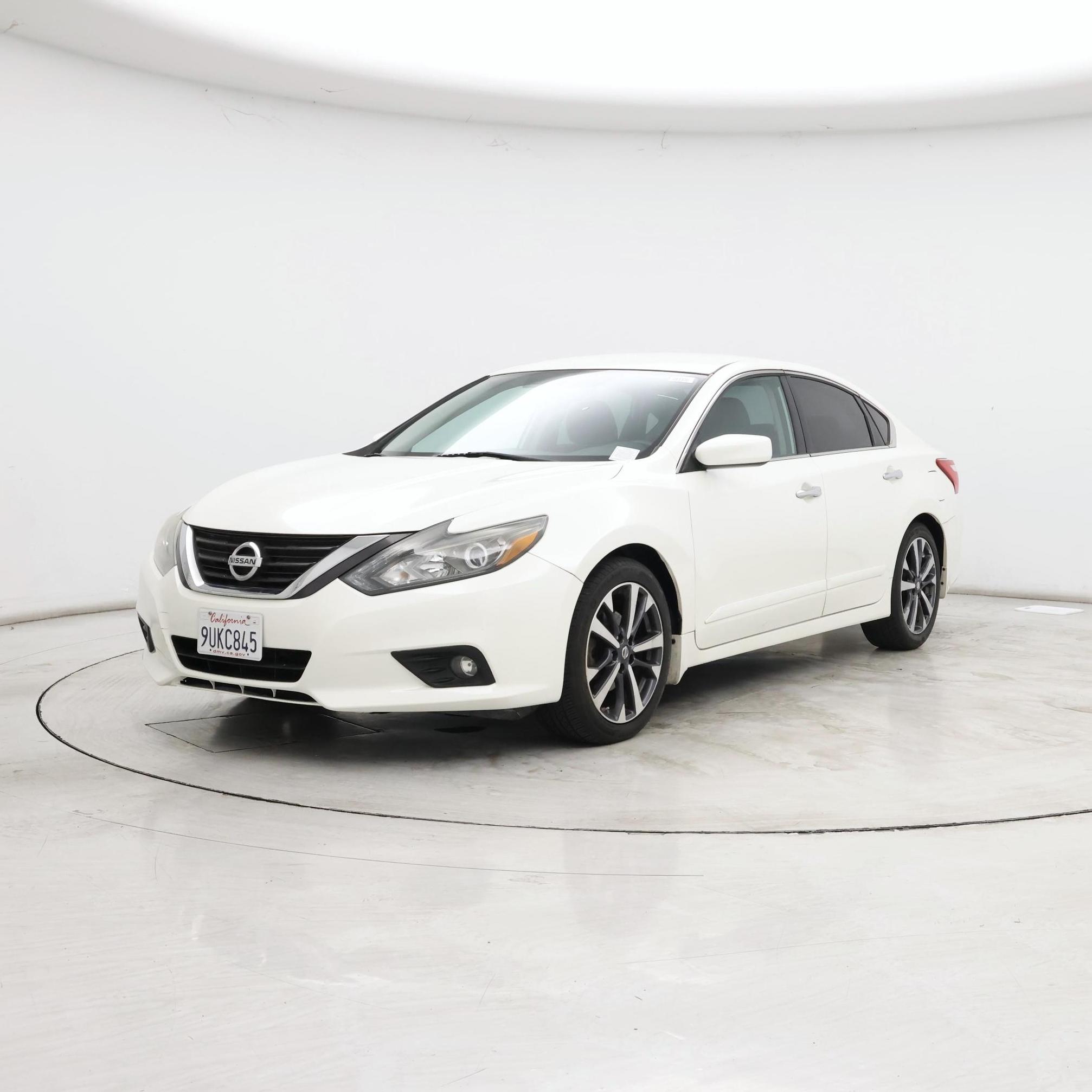 Thumbnail: 2016 Nissan Altima - 4