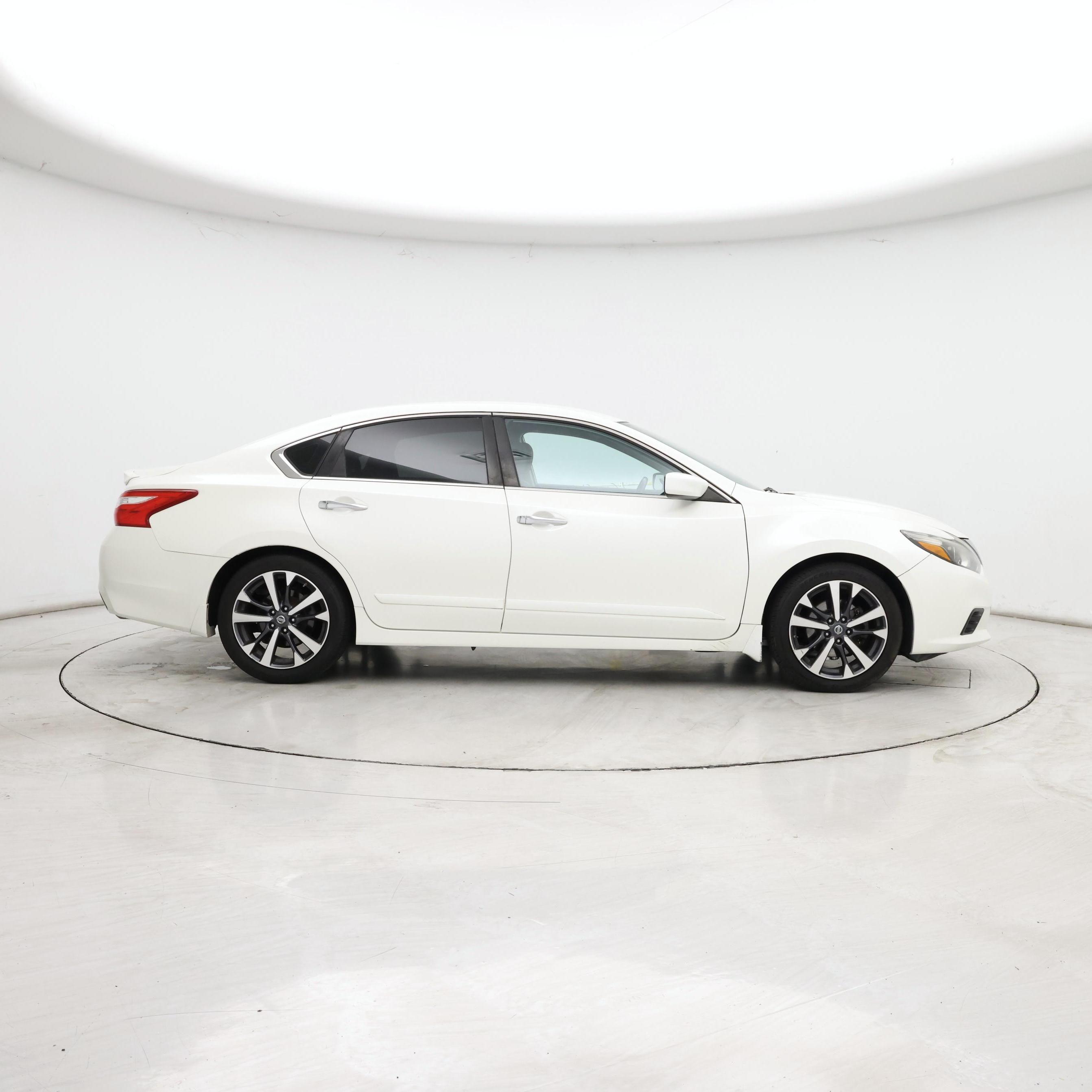 Thumbnail: 2016 Nissan Altima - 7