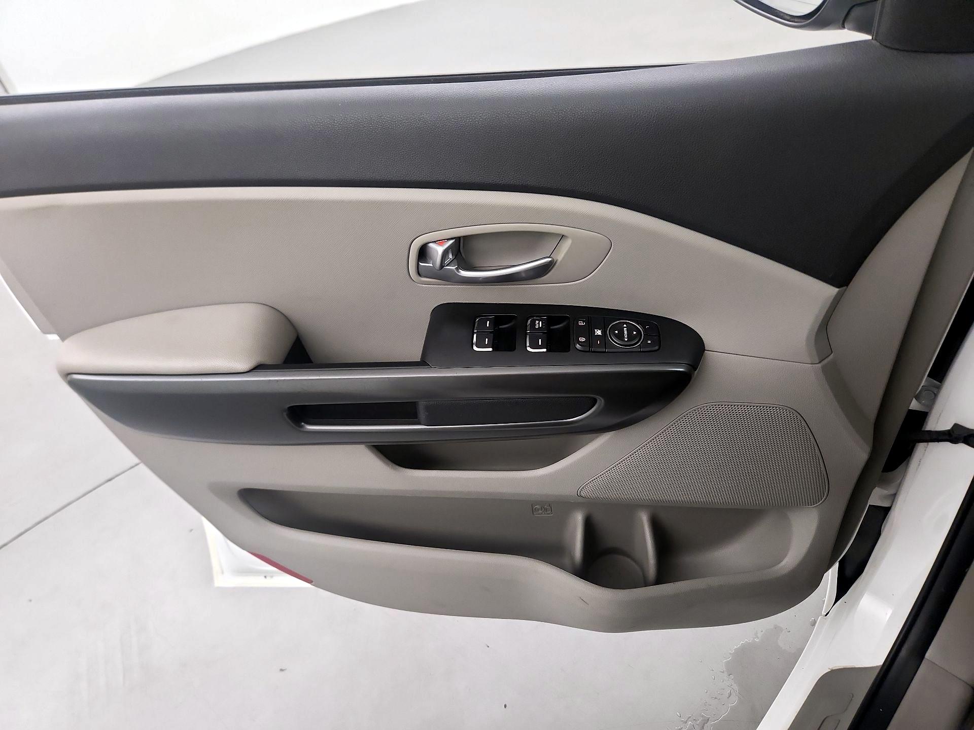 Thumbnail: 2021 Kia Sedona - 12