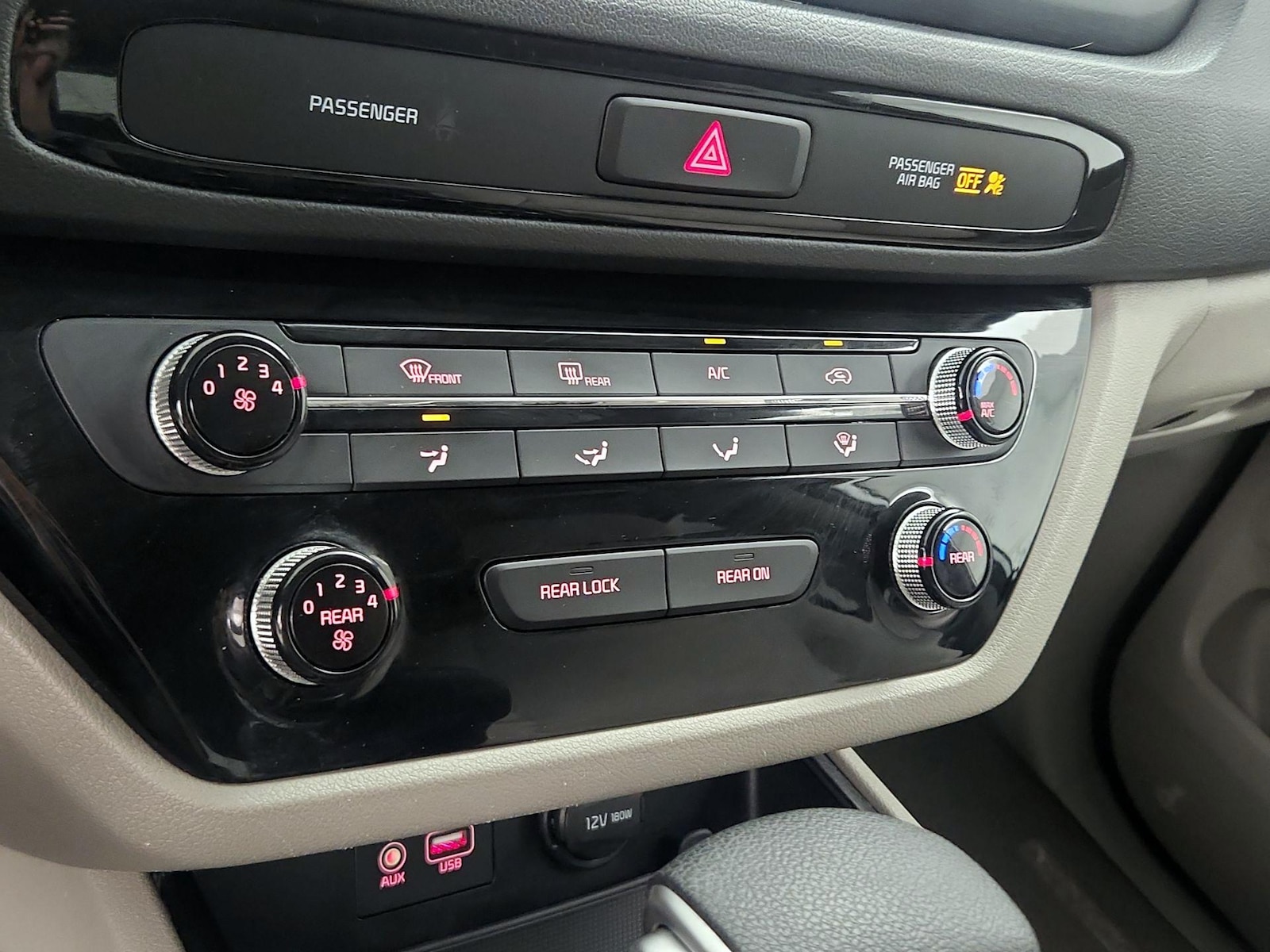 2021 Kia Sedona LX - Photo 17