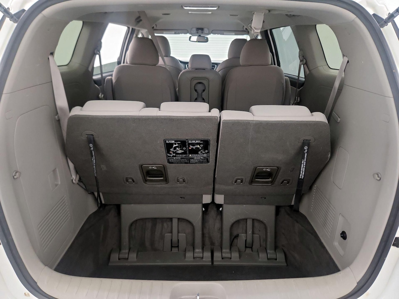 2021 Kia Sedona LX - Photo 22