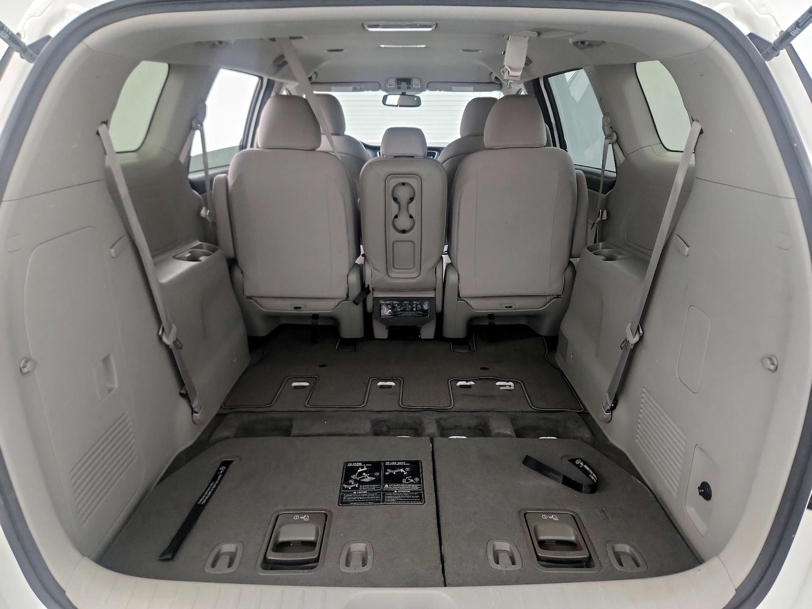 2021 Kia Sedona LX - Photo 23