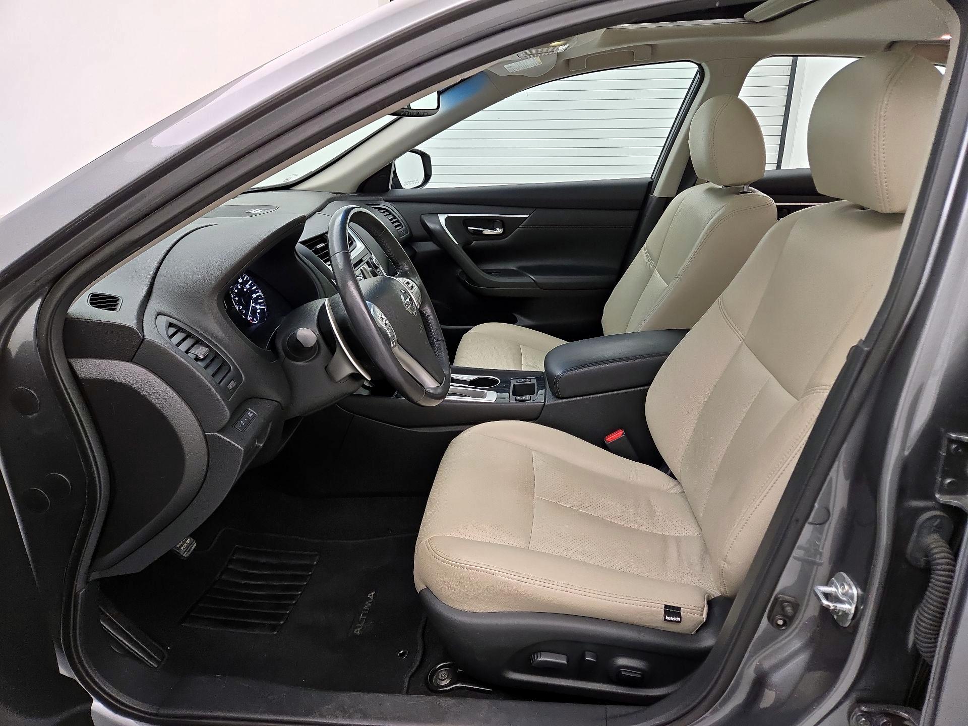 Thumbnail: 2016 Nissan Altima - 11