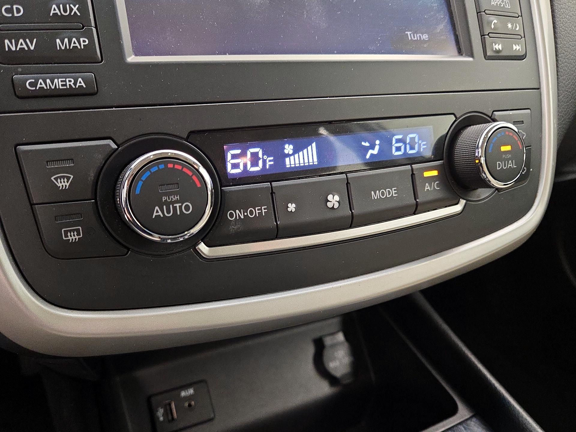 Thumbnail: 2016 Nissan Altima - 16